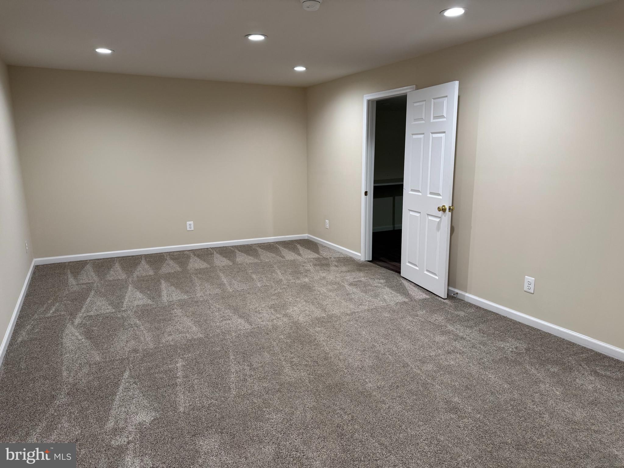 MONTCLAIR - Residential