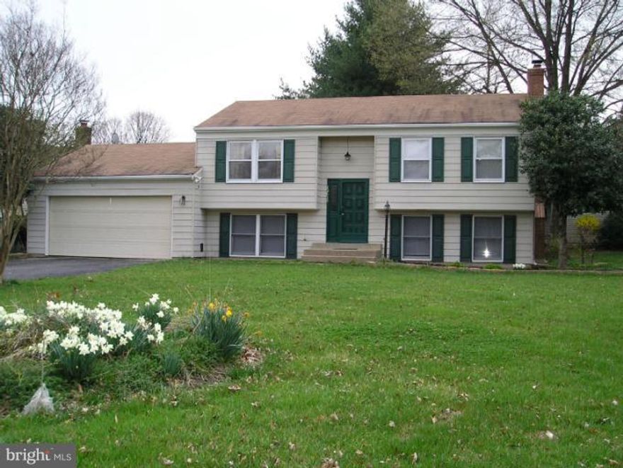 Spacious 3 bedroom, 2 bath, 2 car garage home in a Great neighborhood. Freshly cleaned and ready for immediate move in . This home has updated bathrooms, windows, and newer carpet. Nice lot with deck and landscaping. It is close to schools, shopping and major commuter routes. Lawn fertilization service included in rental price.