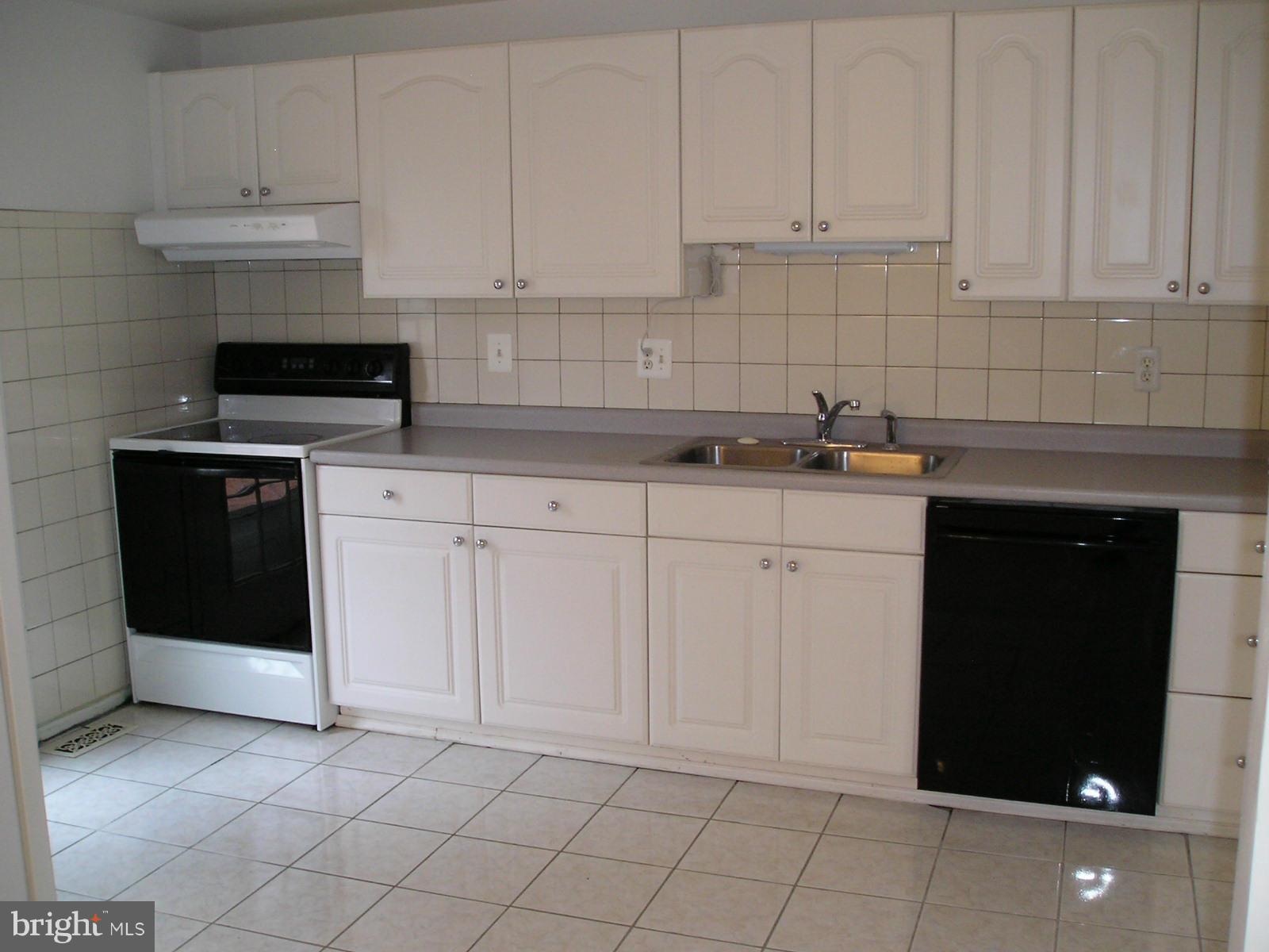 FOX MILL ESTATES - Residential Lease