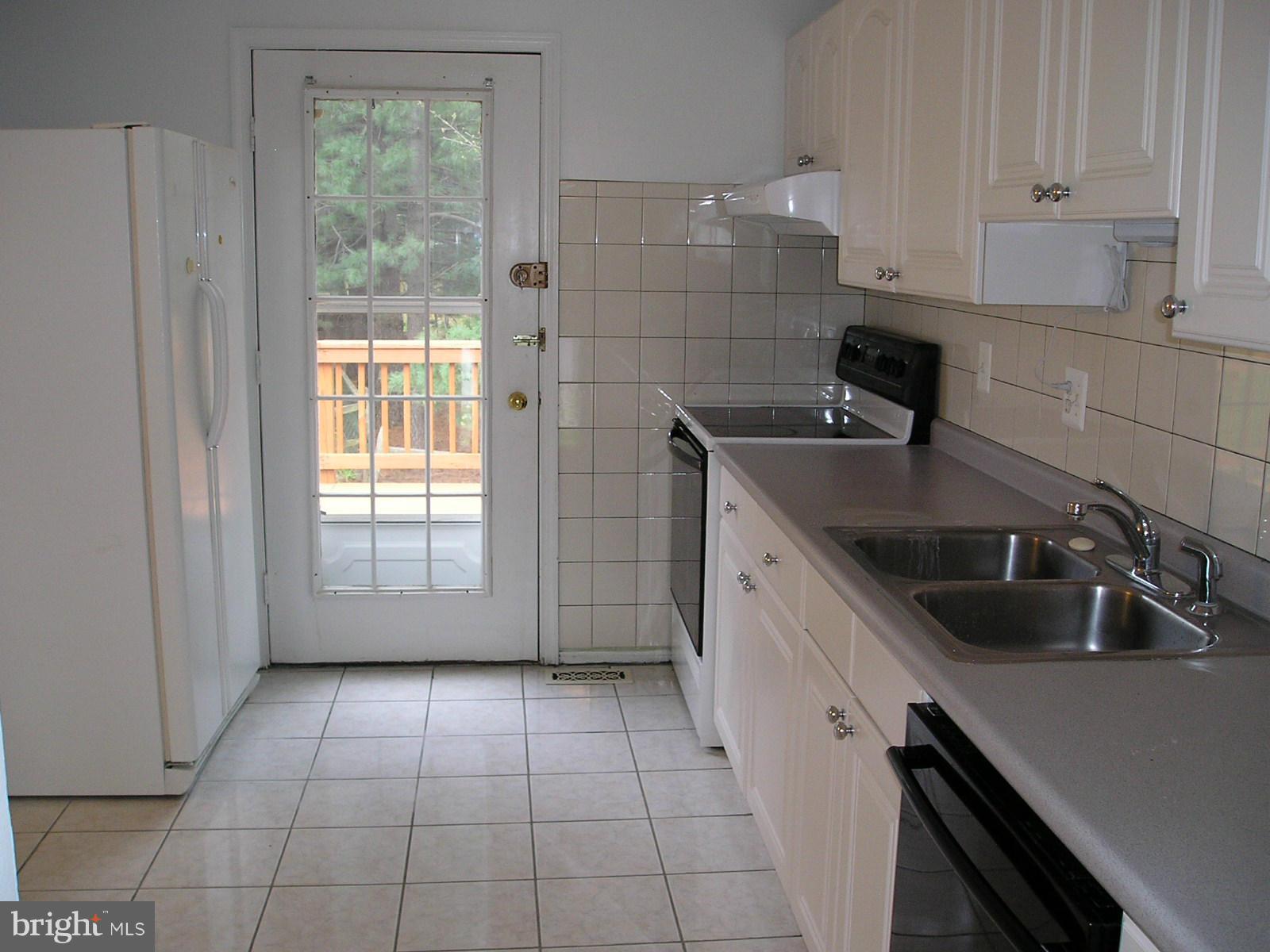 FOX MILL ESTATES - Residential Lease