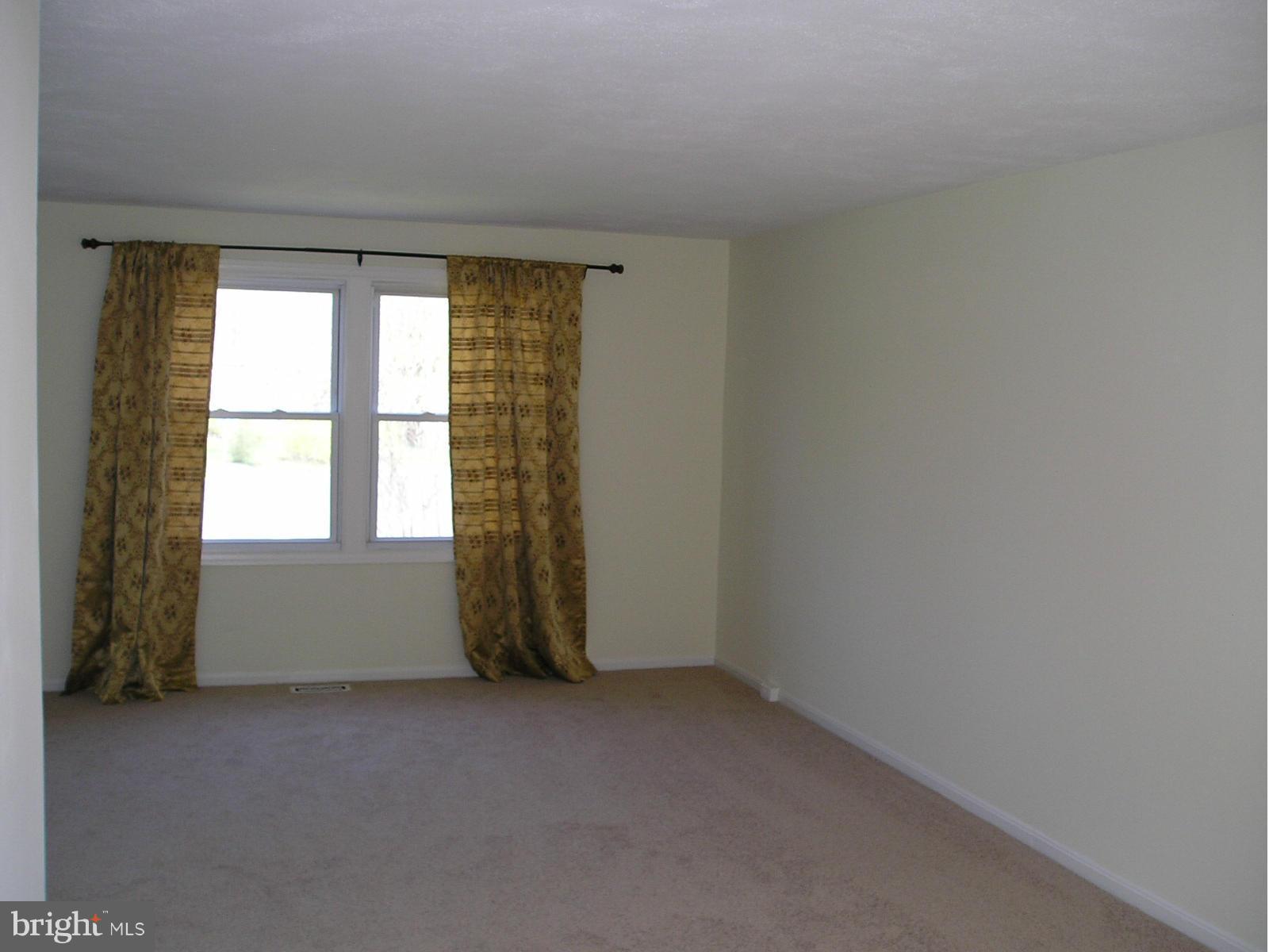 FOX MILL ESTATES - Residential Lease