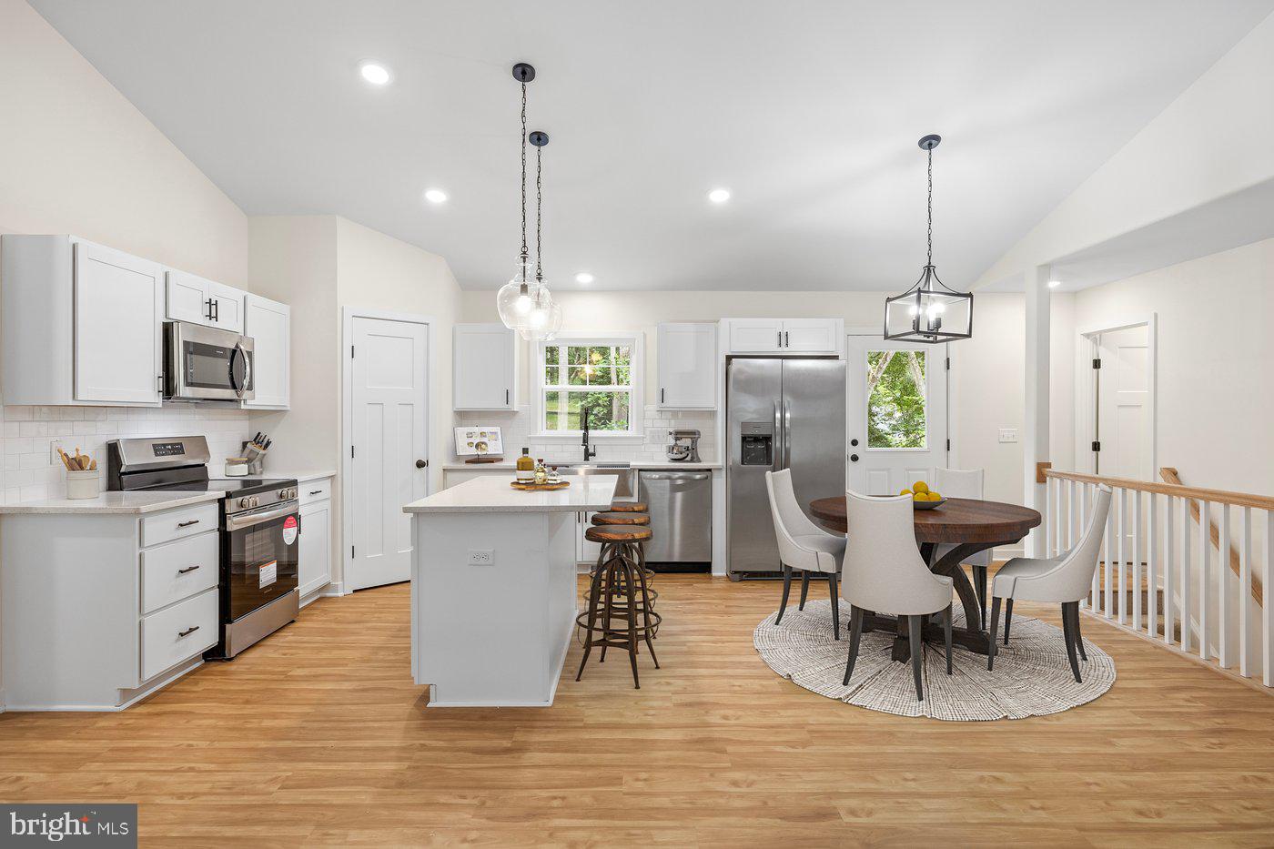 PRESIDENTIAL LAKES - Residential