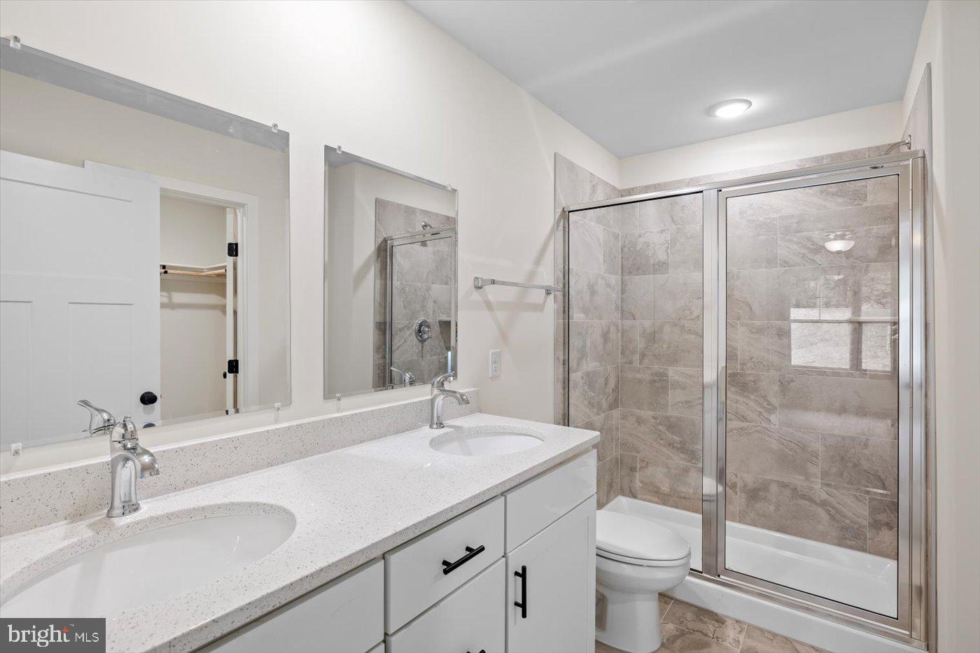 PRESIDENTIAL LAKES - Residential