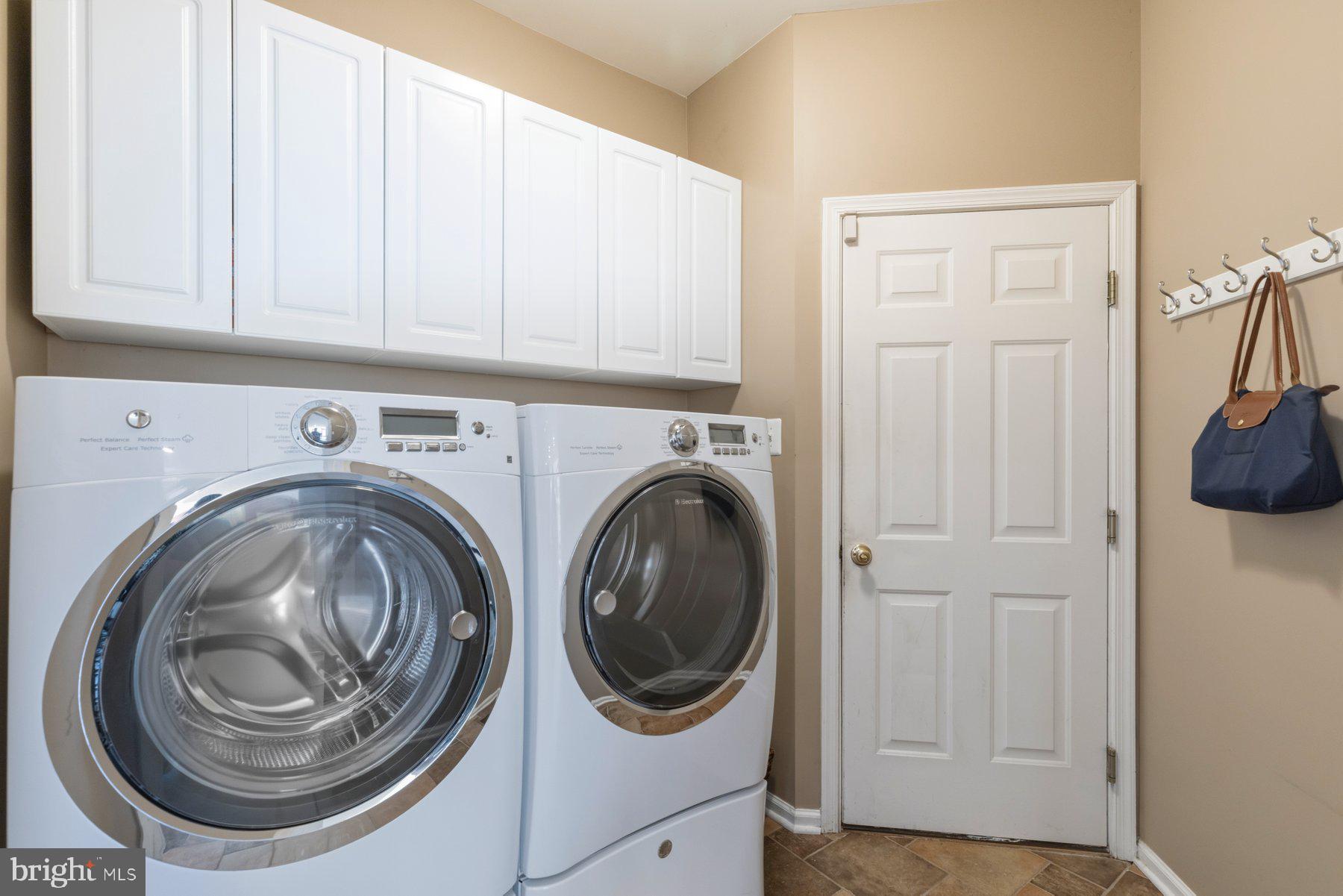 STONE MANOR - Residential