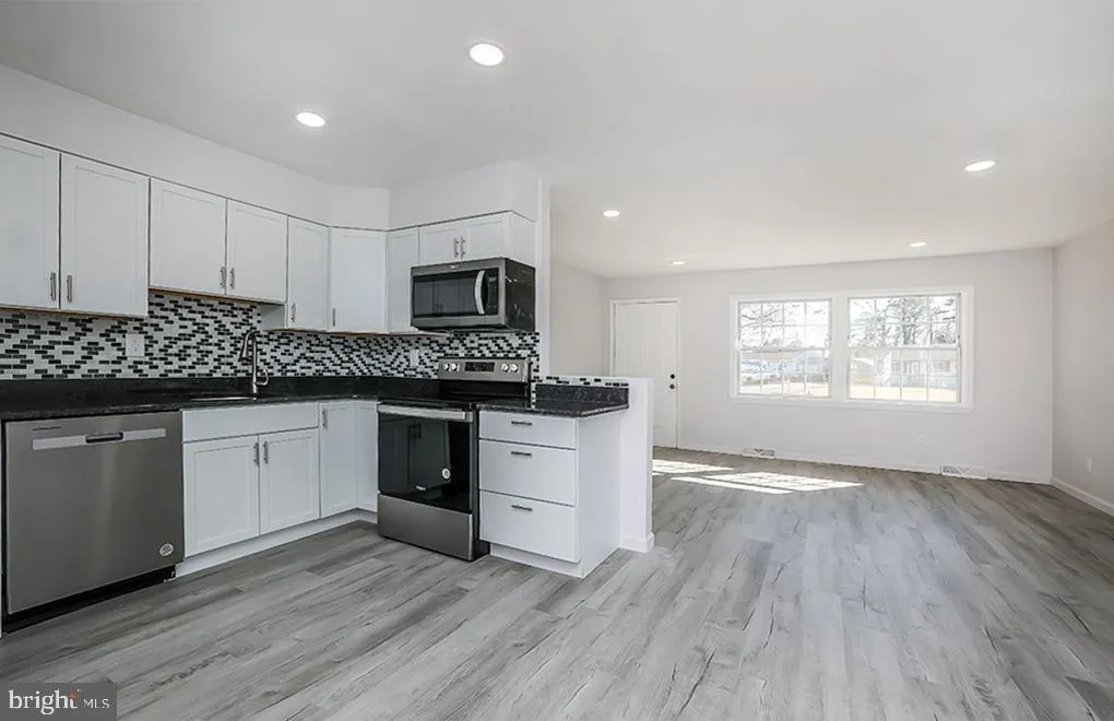 Millville, New Jersey 08332, United States, 3 Bedrooms Bedrooms, ,1 BathroomBathrooms,Residential,Active,91725