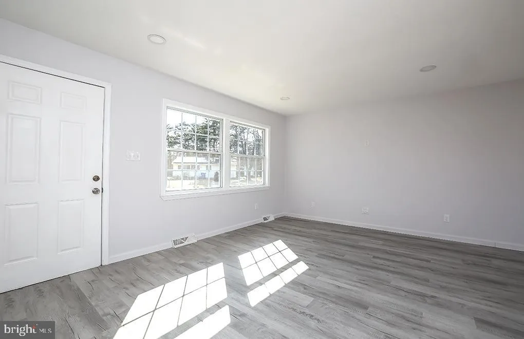 Millville, New Jersey 08332, United States, 3 Bedrooms Bedrooms, ,1 BathroomBathrooms,Residential,Active,91725