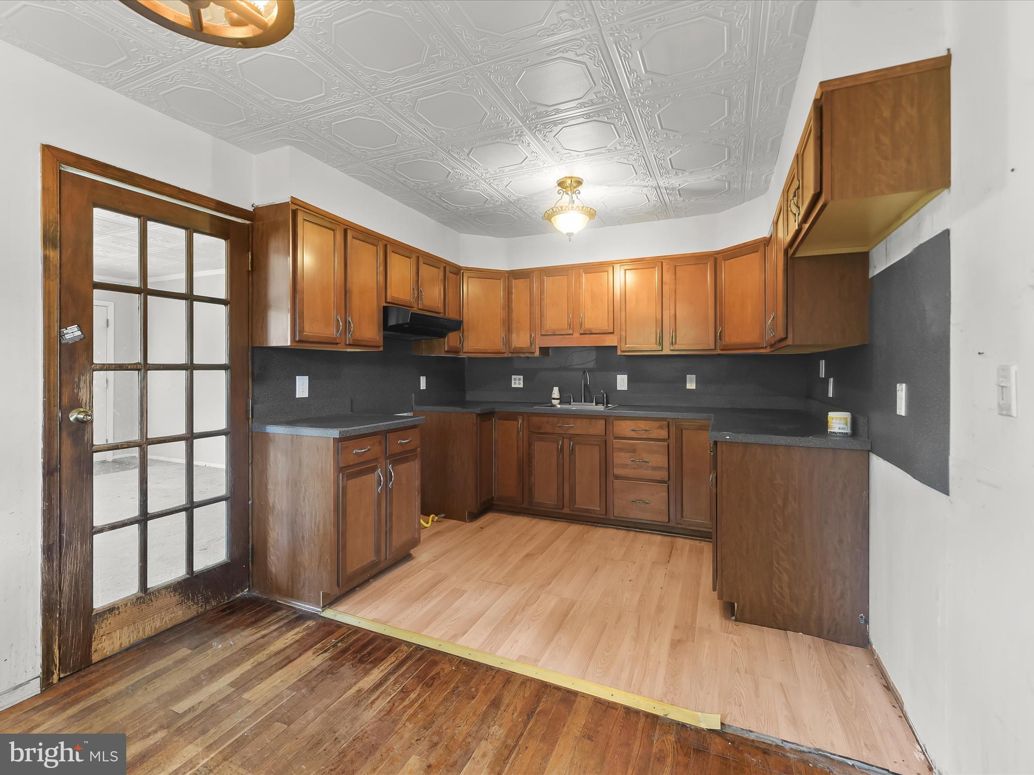 SUBURBIA - Residential