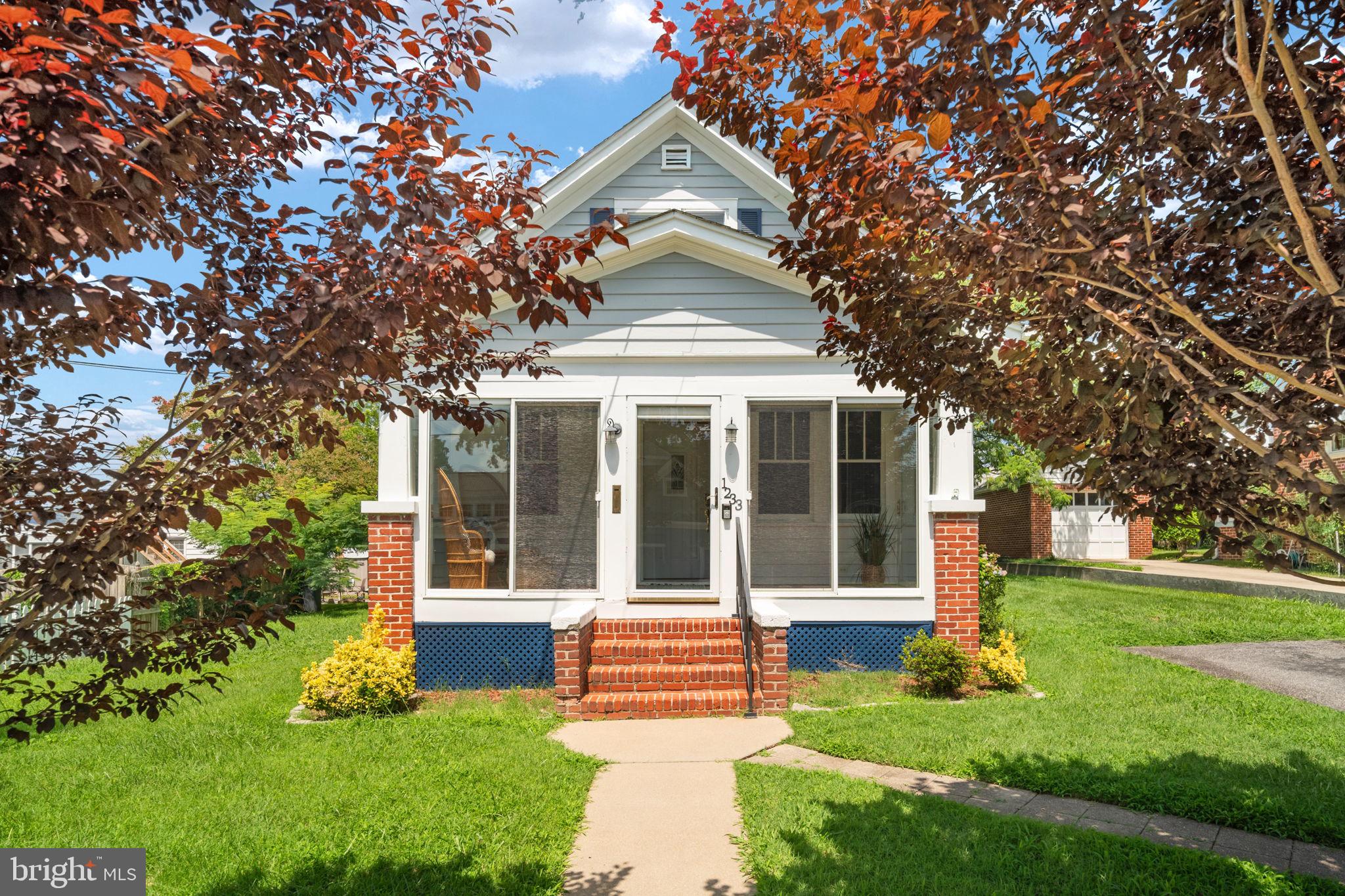 1233 DANDRIDGE STREET