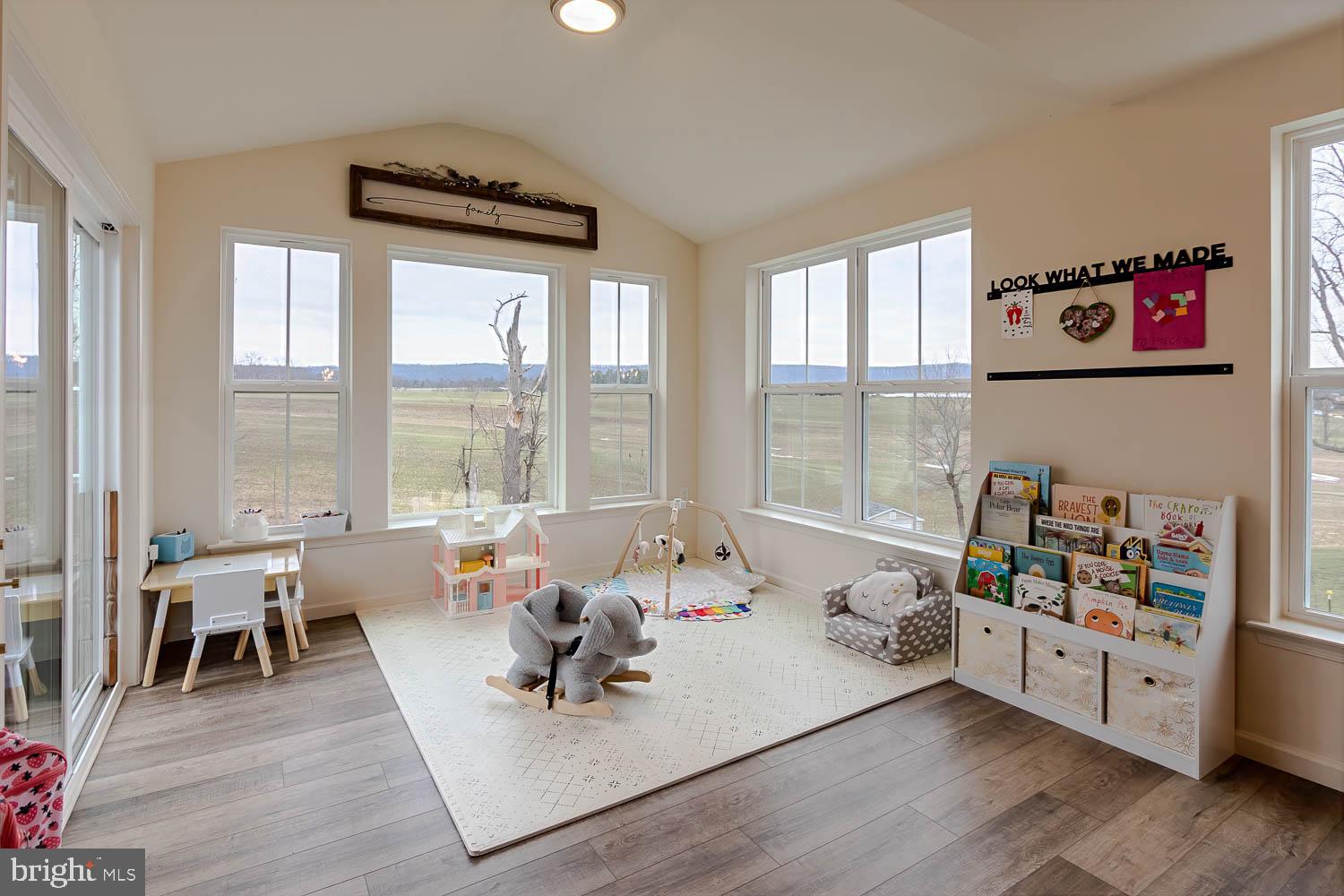 STONEHOUSE - Residential