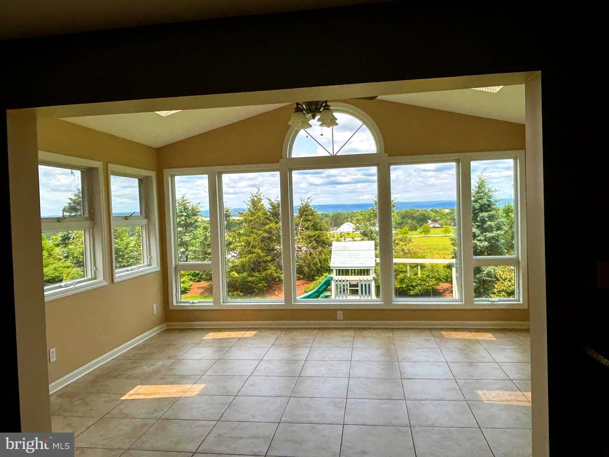 Hershey, Pennsylvania 17033, United States, 4 Bedrooms Bedrooms, ,3 BathroomsBathrooms,Residential,Pending,143227