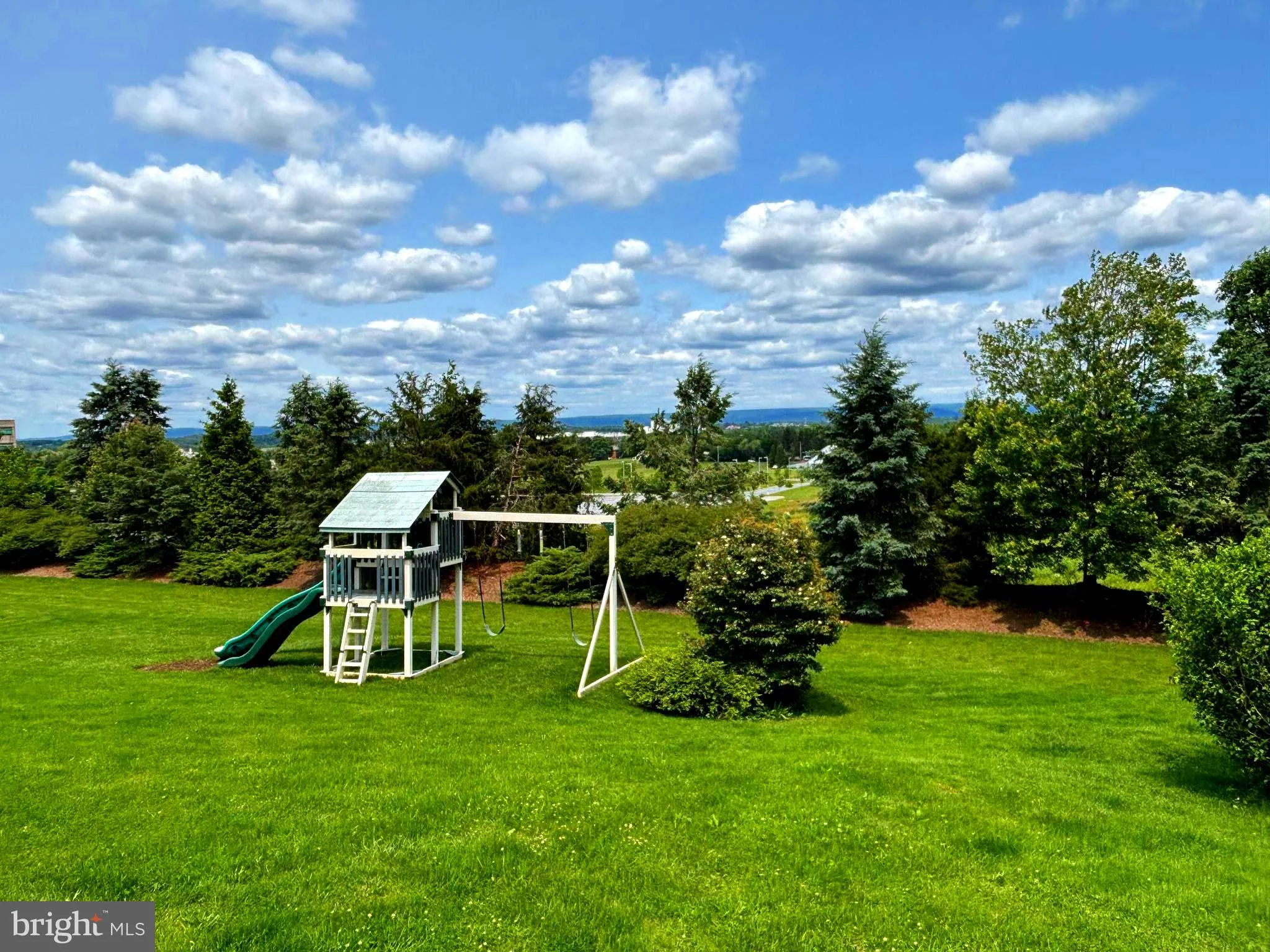 Hershey, Pennsylvania 17033, United States, 4 Bedrooms Bedrooms, ,3 BathroomsBathrooms,Residential,Pending,143227