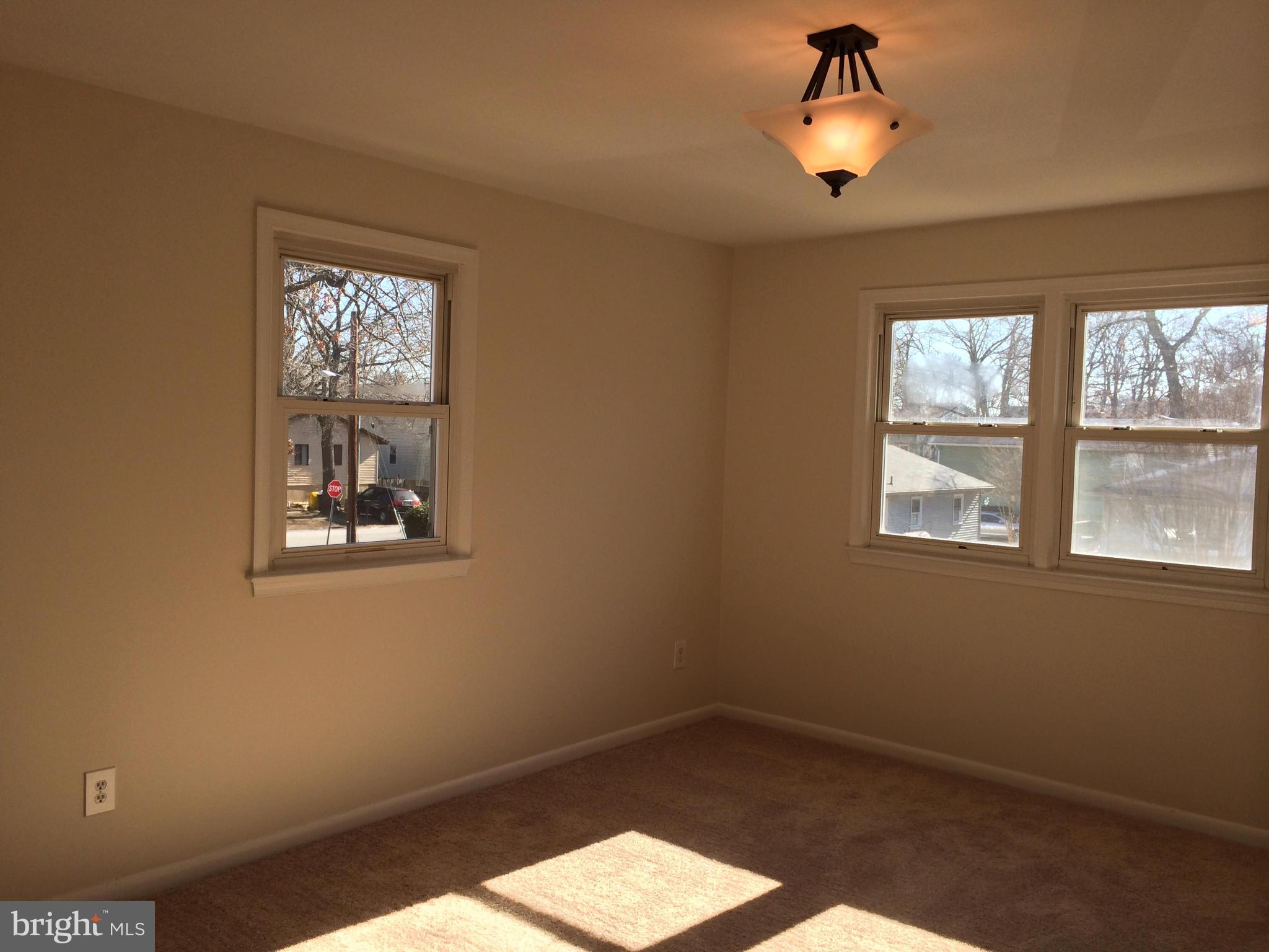 WOODLAND BEACH - Residential