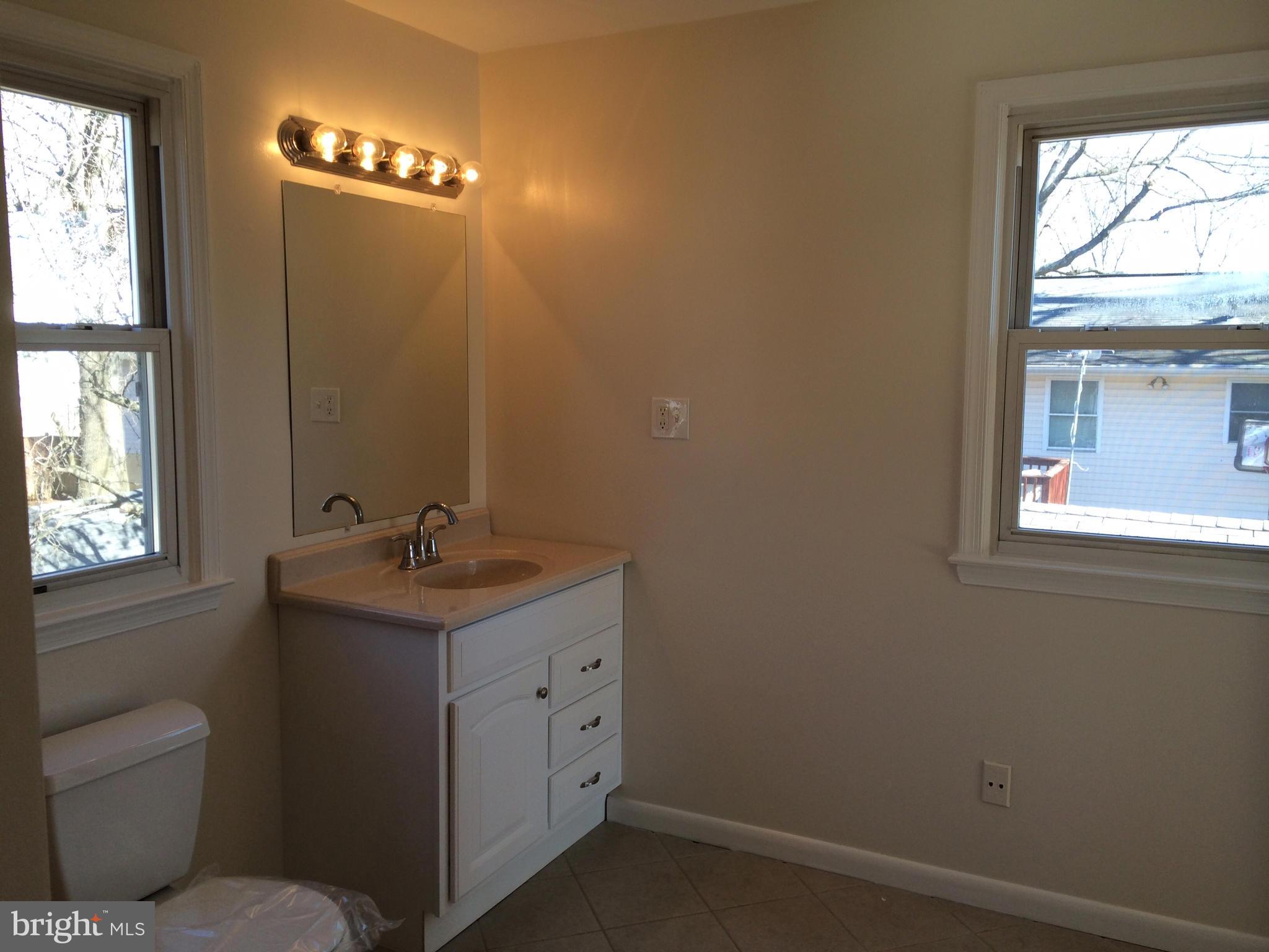 WOODLAND BEACH - Residential