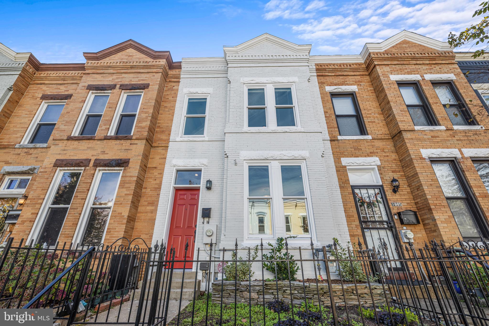 1337 EMERALD STREET NE