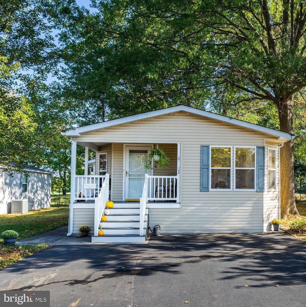 Photo of 109 Hickory Drive, HATFIELD, PA 19440 (MLS # PAMC2155614)