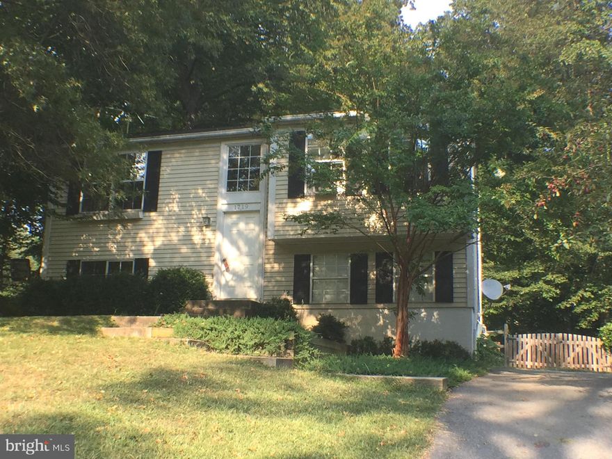 3 Bedroom 2 Full bath split level foyer. Spacious back yard with lots of privacy - enjoy your beautiful mature trees off your deck. Convenient to 340 and close to MARC train. Neighborhood is very quite. This is a nice clean, bright, spacious home with cozy gas fireplace in living room. Email agent for combo.