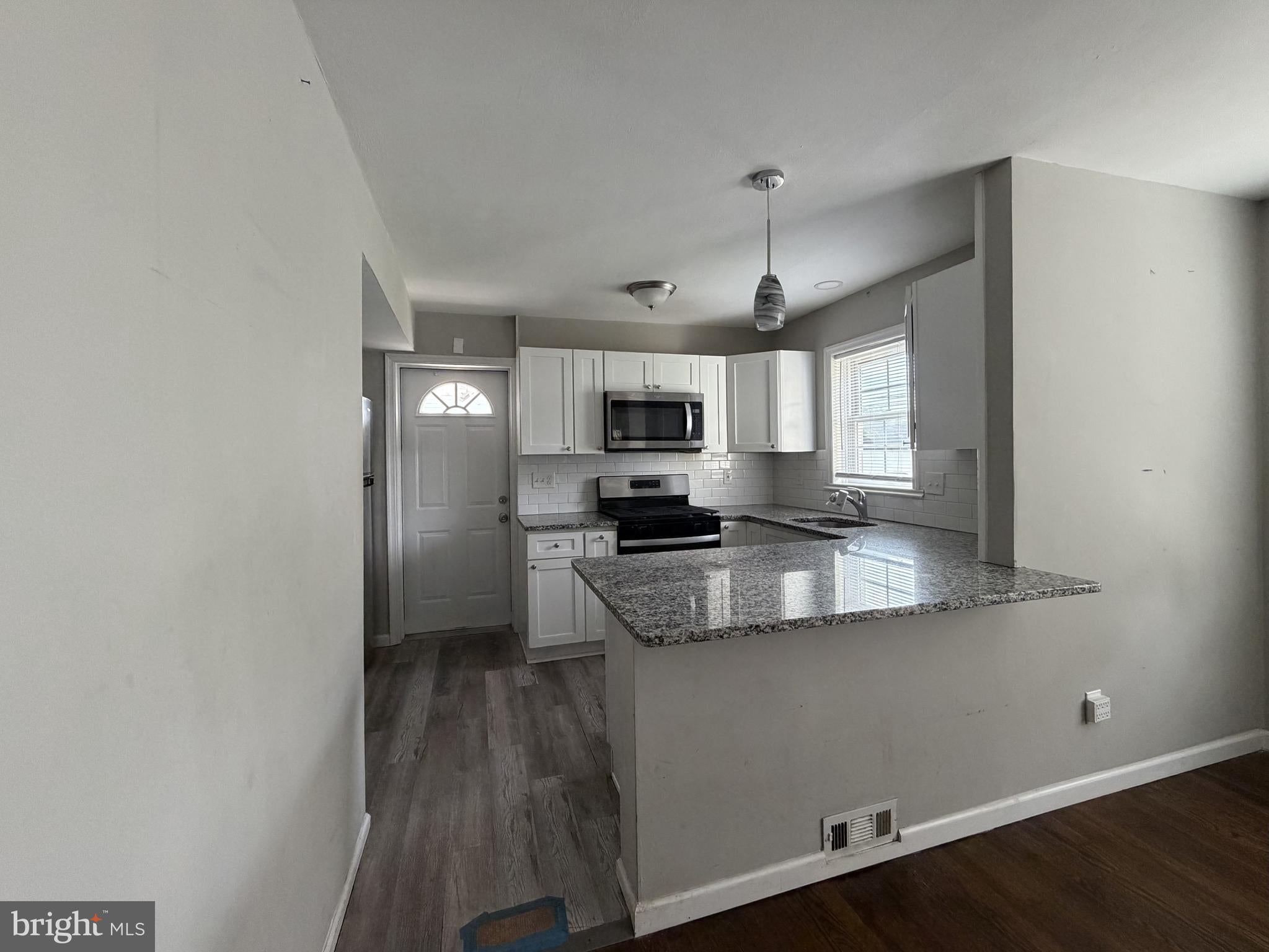 10 WEBSTER AVENUE
