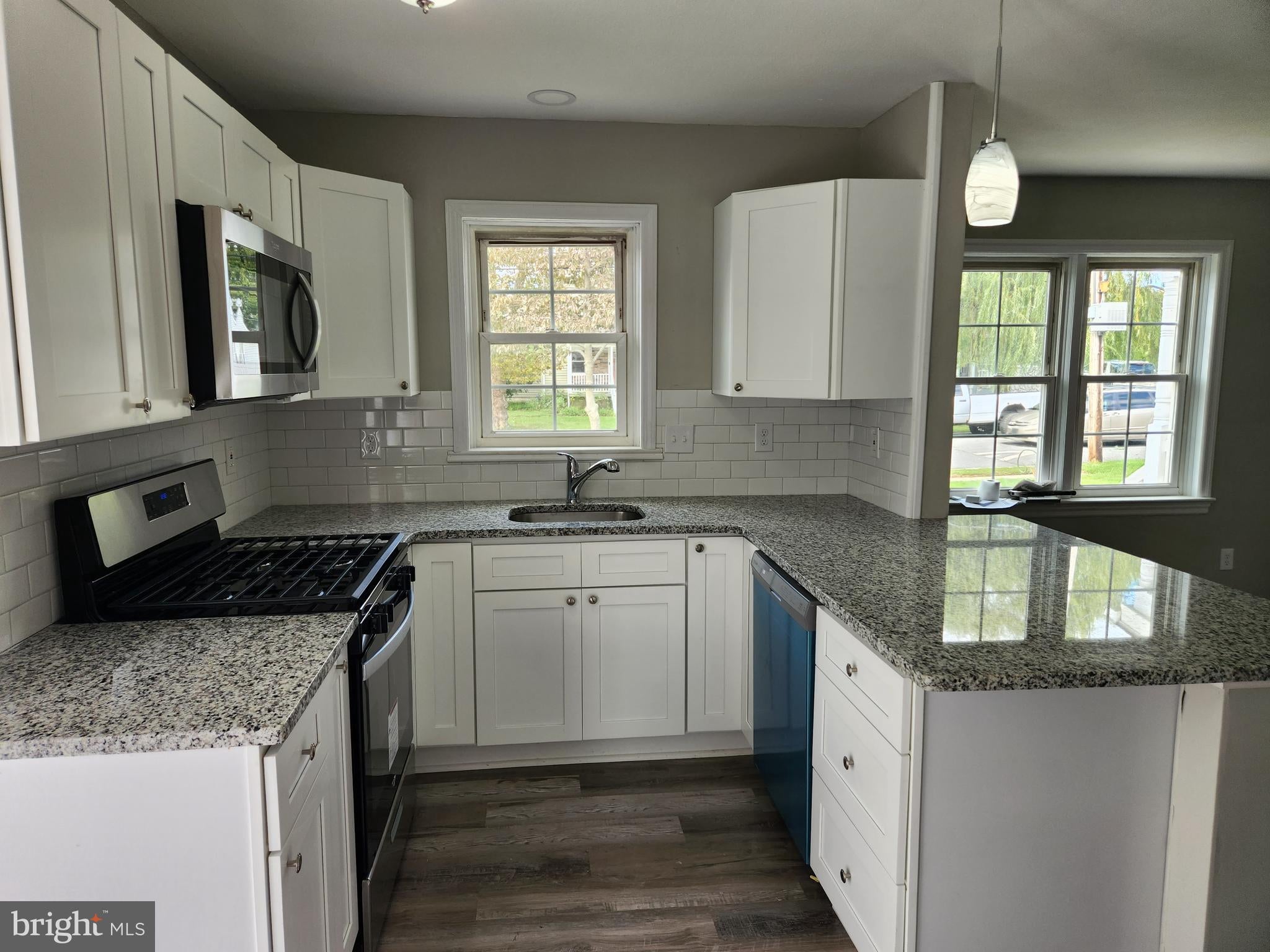10 WEBSTER AVENUE