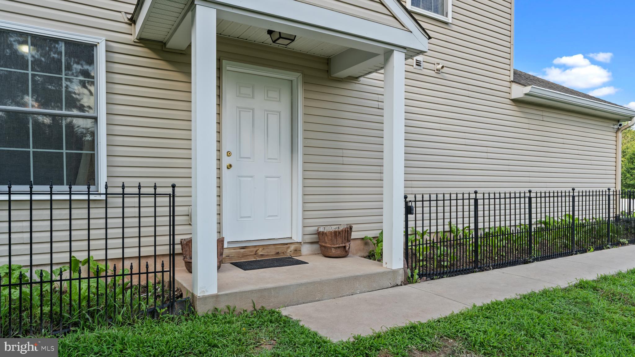 20 LOUX LANE