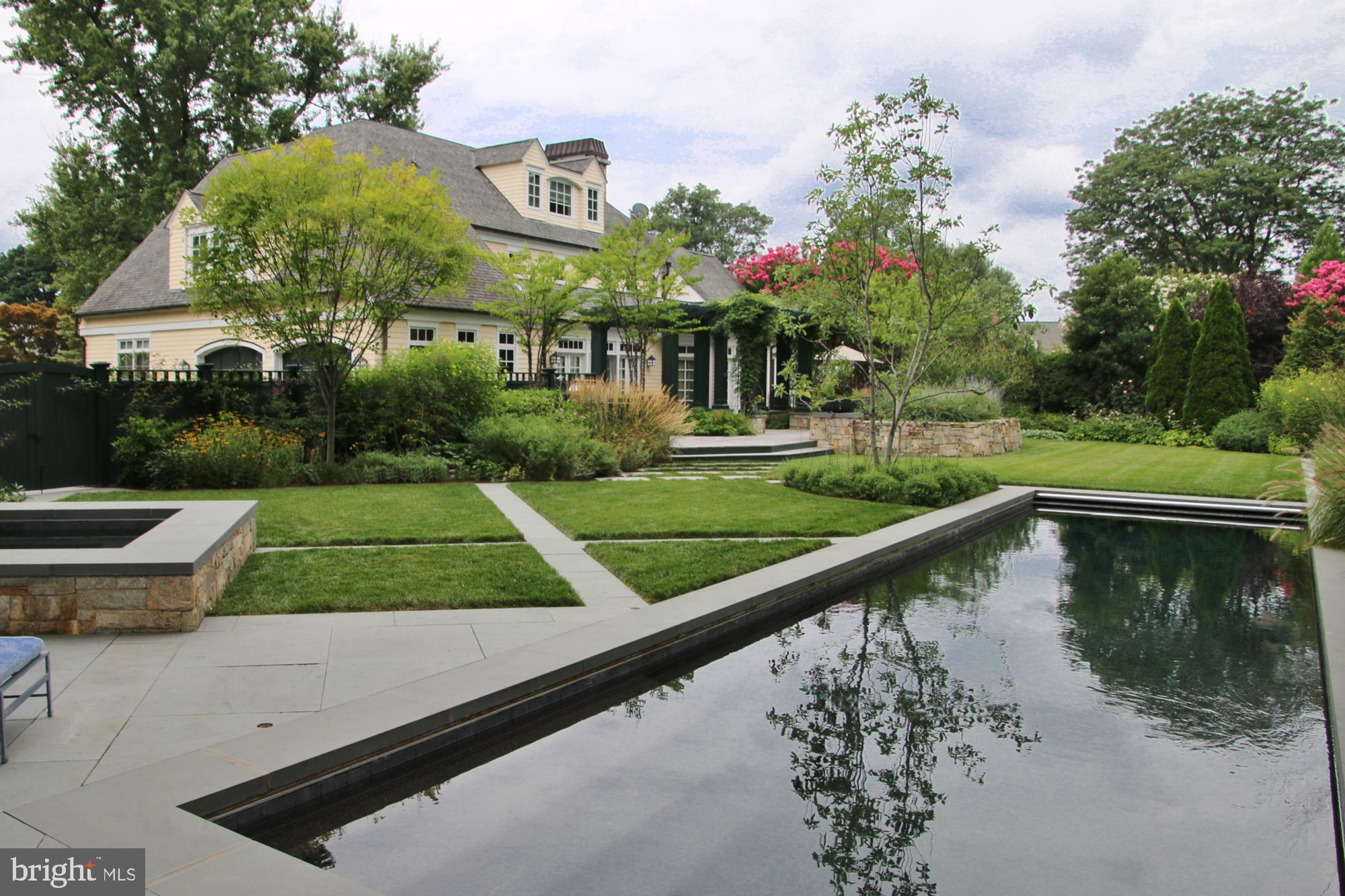 PENDENNIS MOUNT - Residential