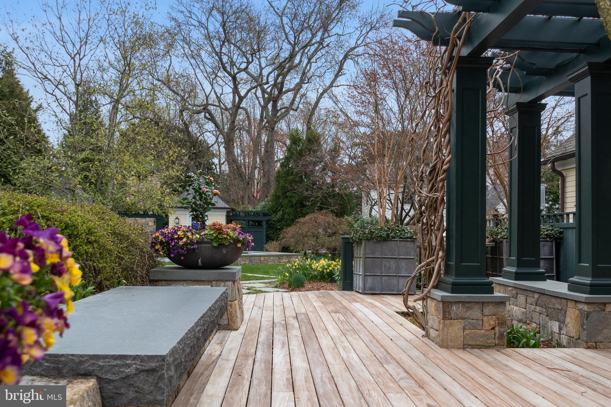 PENDENNIS MOUNT - Residential