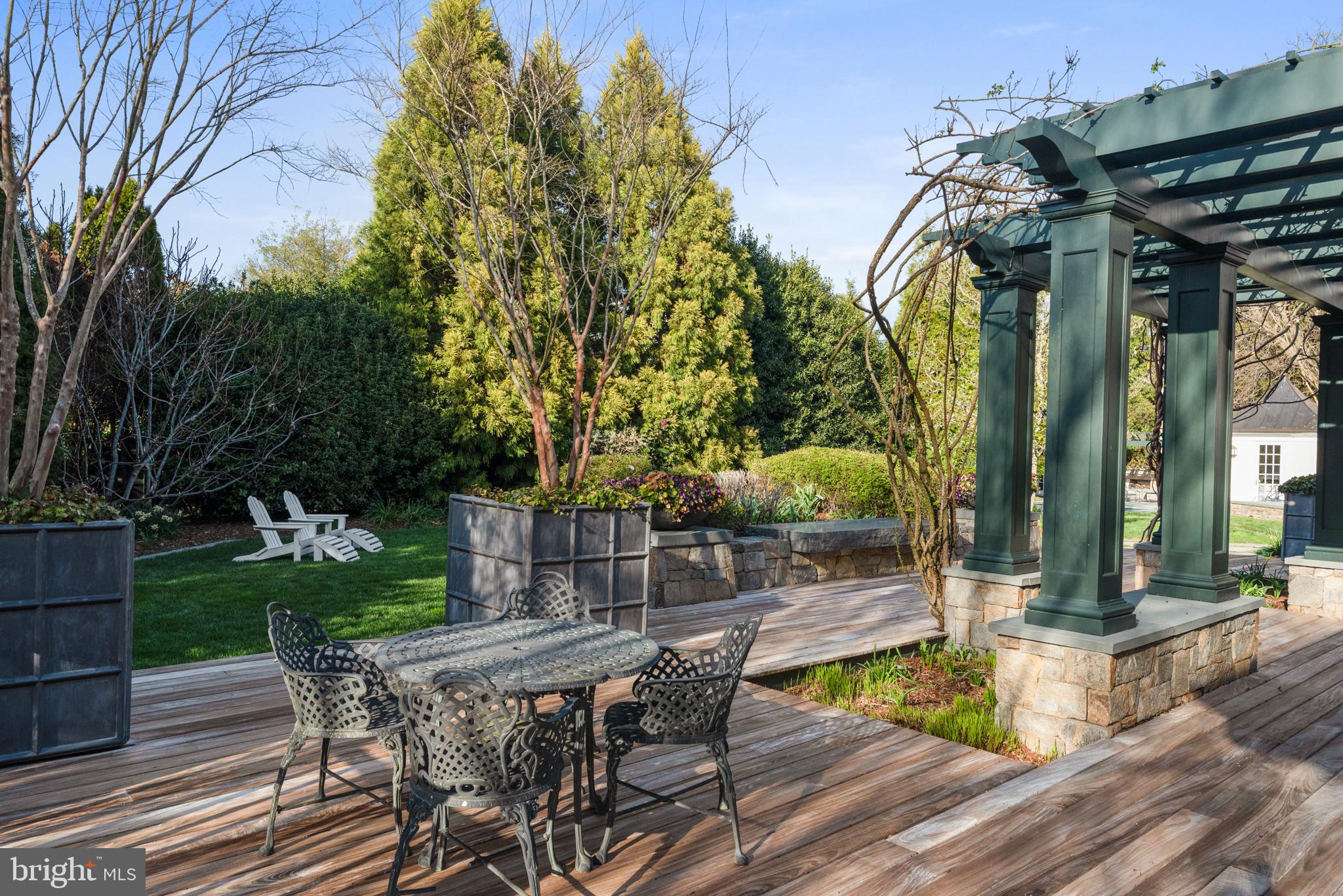 PENDENNIS MOUNT - Residential