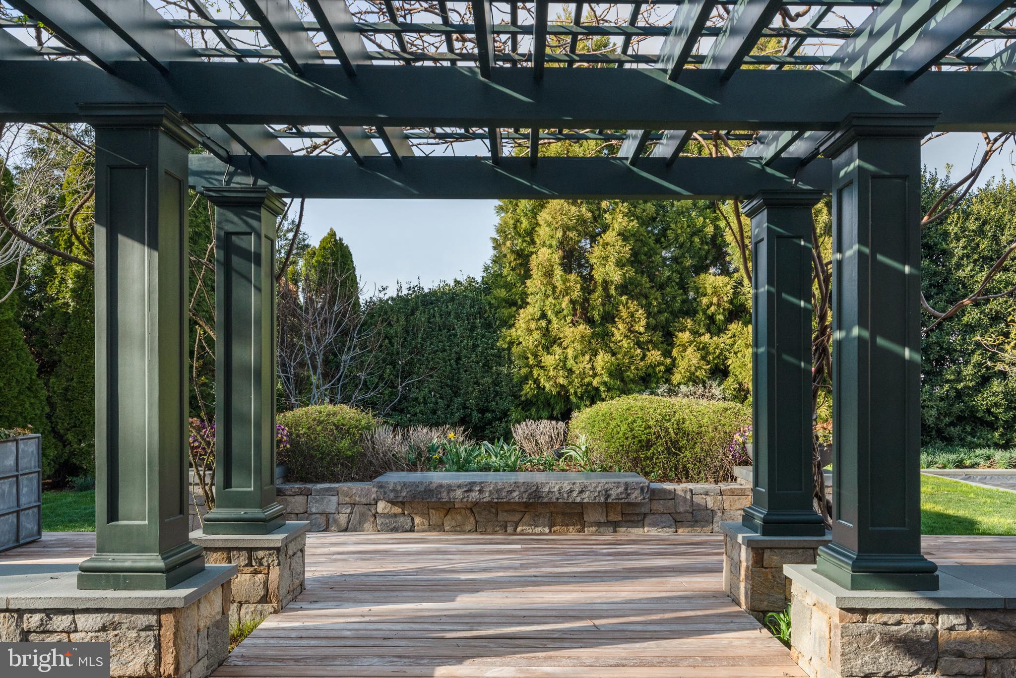 PENDENNIS MOUNT - Residential