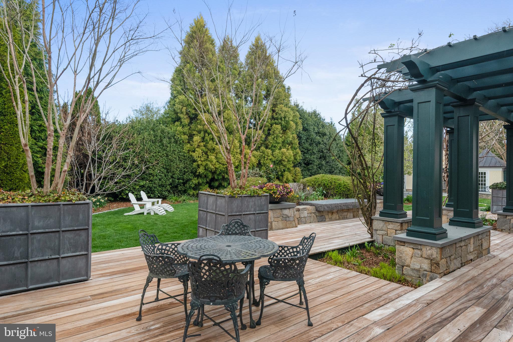 PENDENNIS MOUNT - Residential