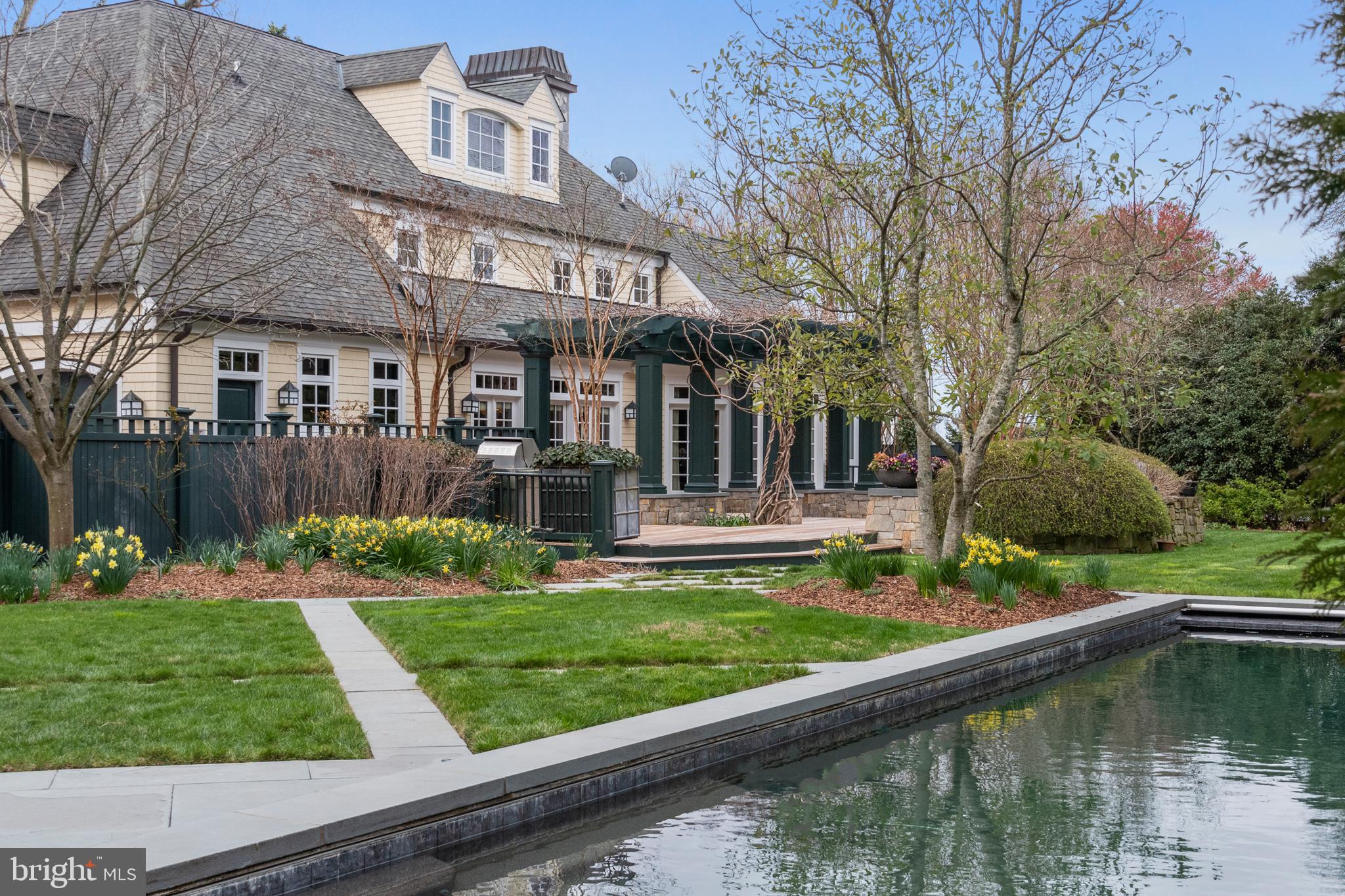 PENDENNIS MOUNT - Residential