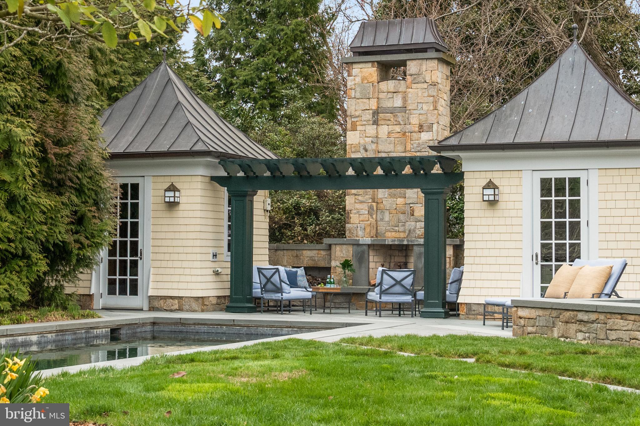 PENDENNIS MOUNT - Residential