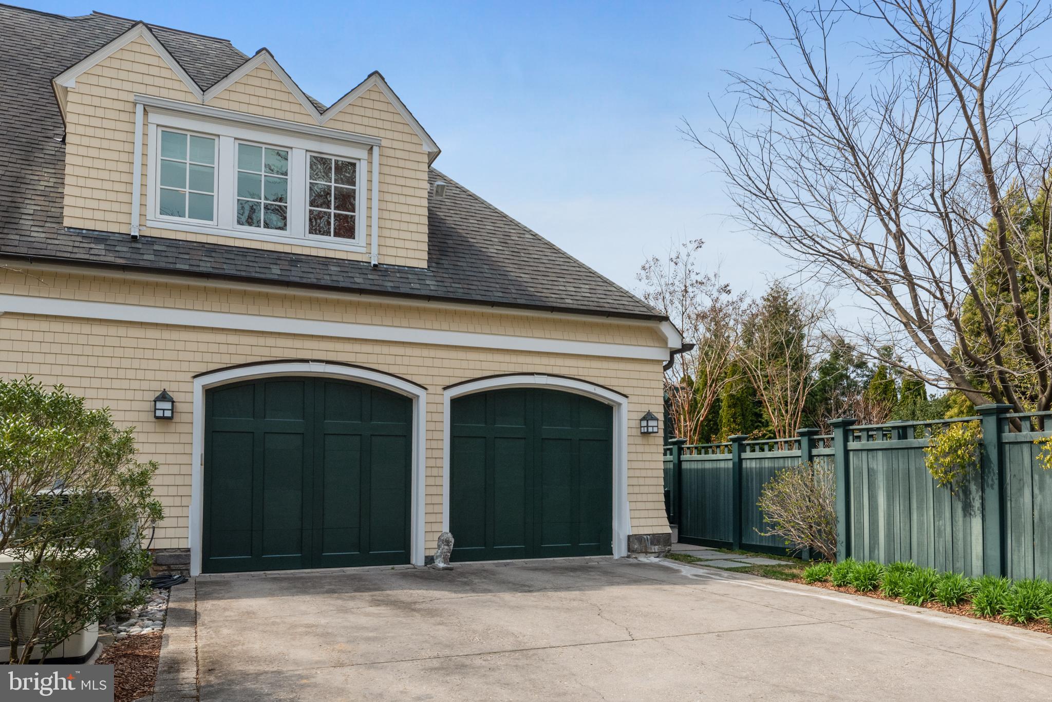 PENDENNIS MOUNT - Residential