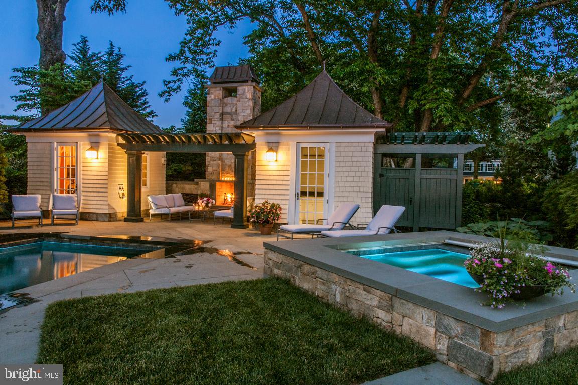 PENDENNIS MOUNT - Residential