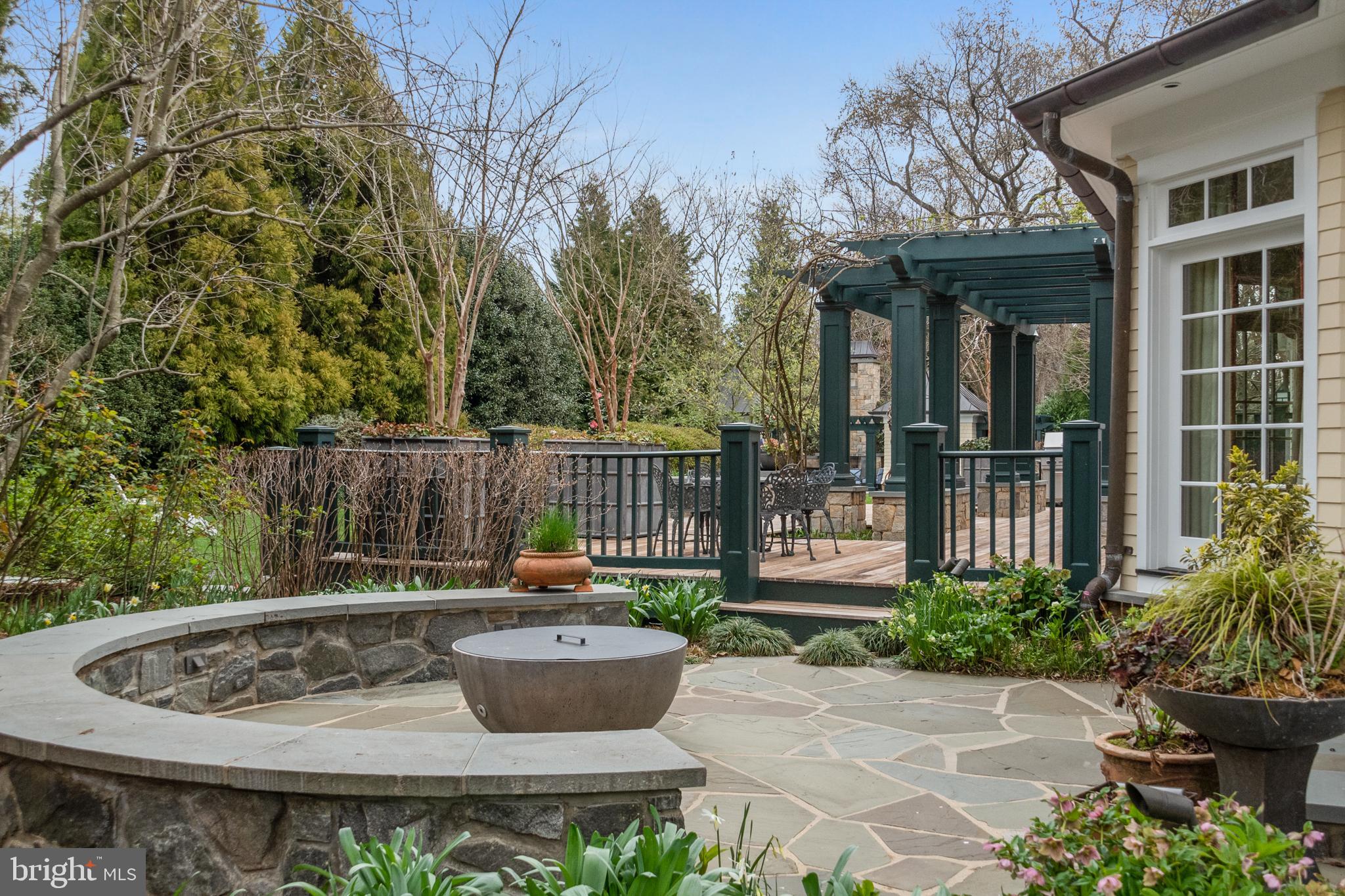 PENDENNIS MOUNT - Residential