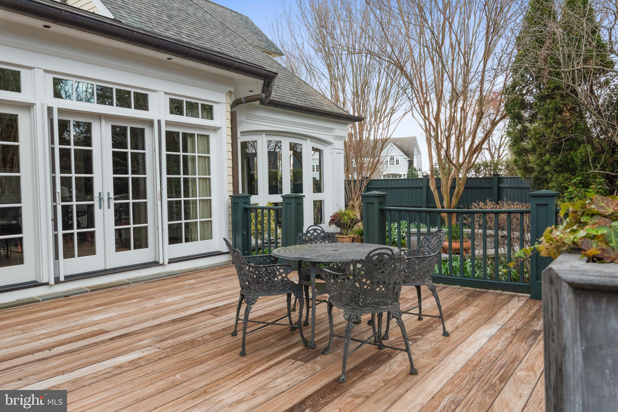 PENDENNIS MOUNT - Residential