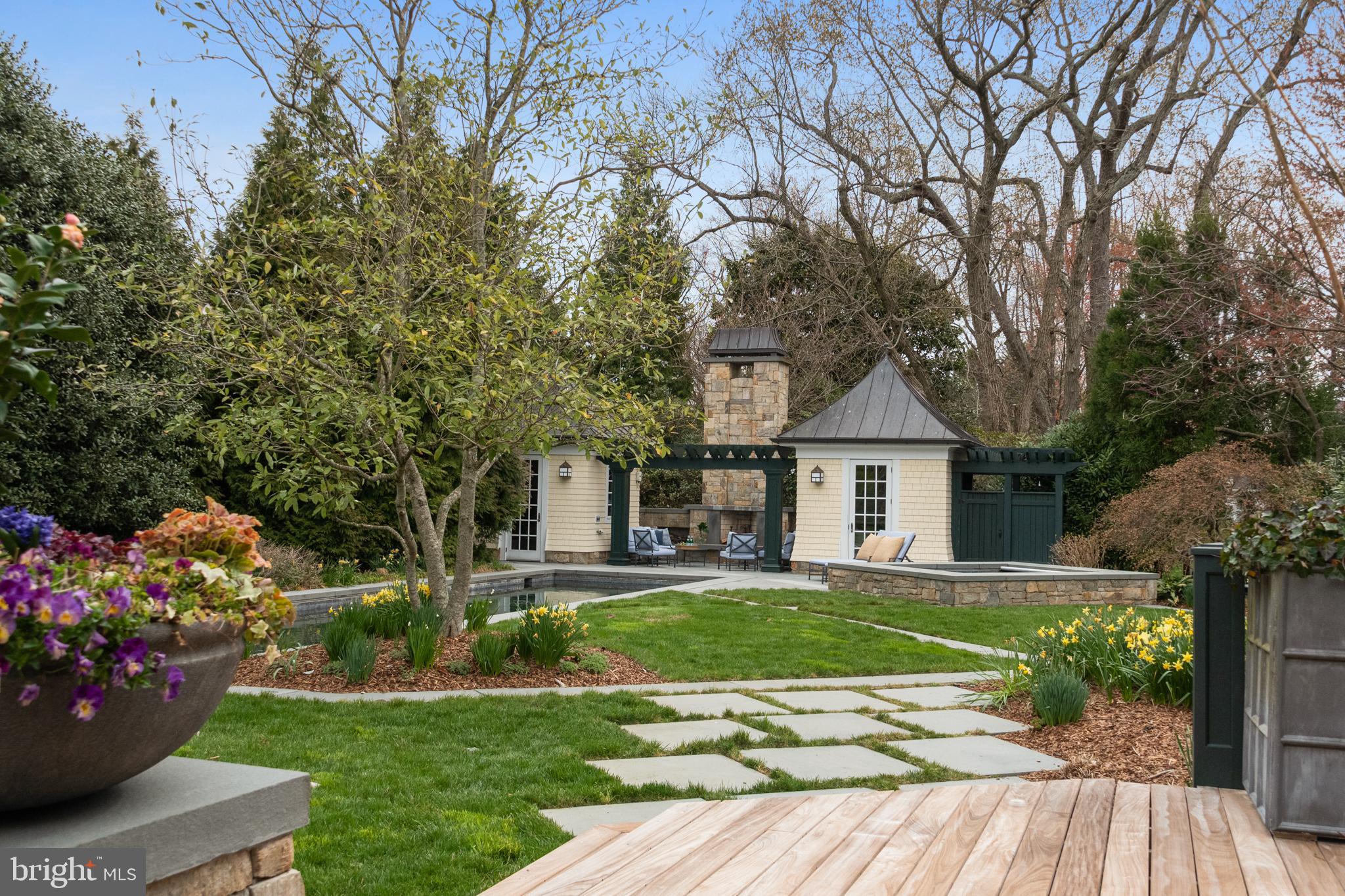 PENDENNIS MOUNT - Residential