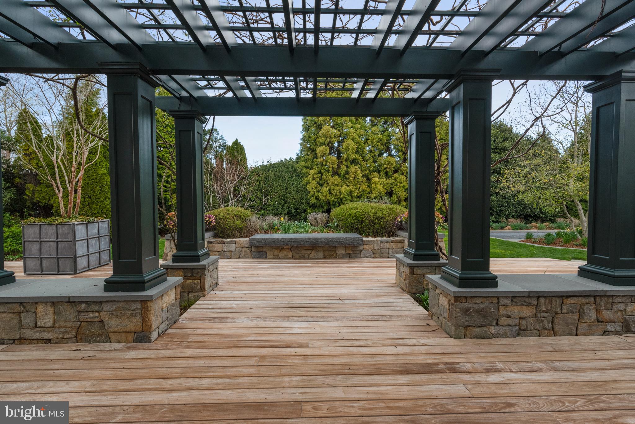 PENDENNIS MOUNT - Residential