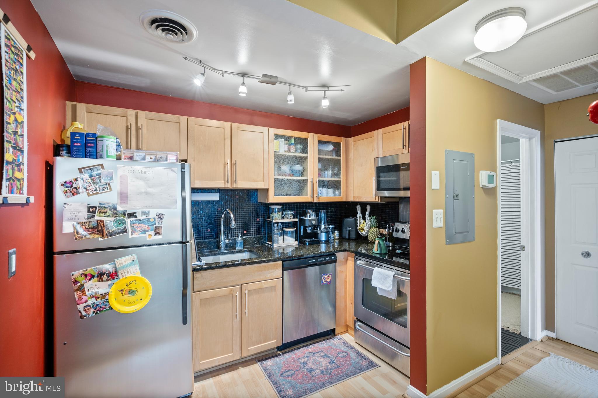 1011 HUNTER STREET I-4