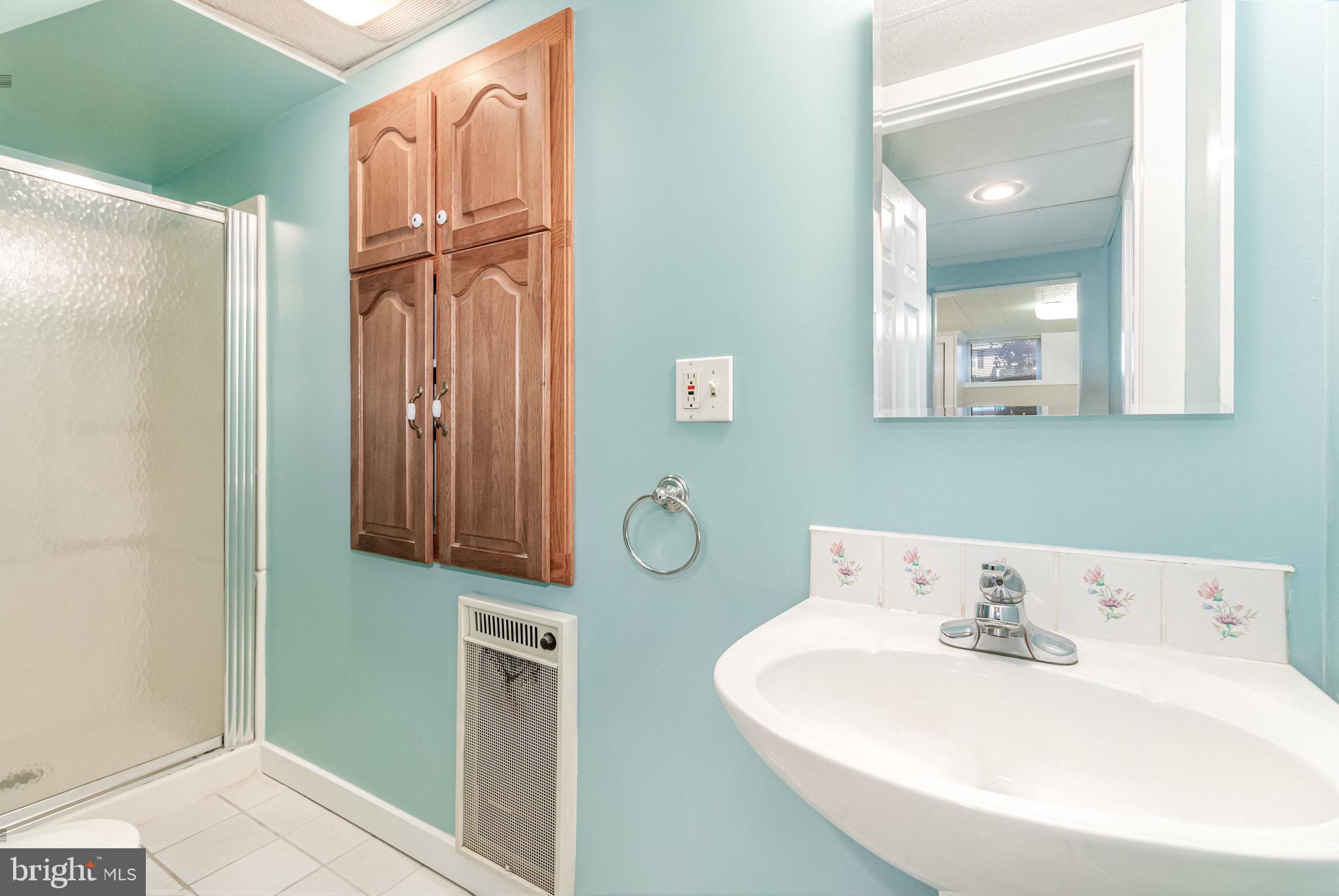 DEVON MANOR - Residential