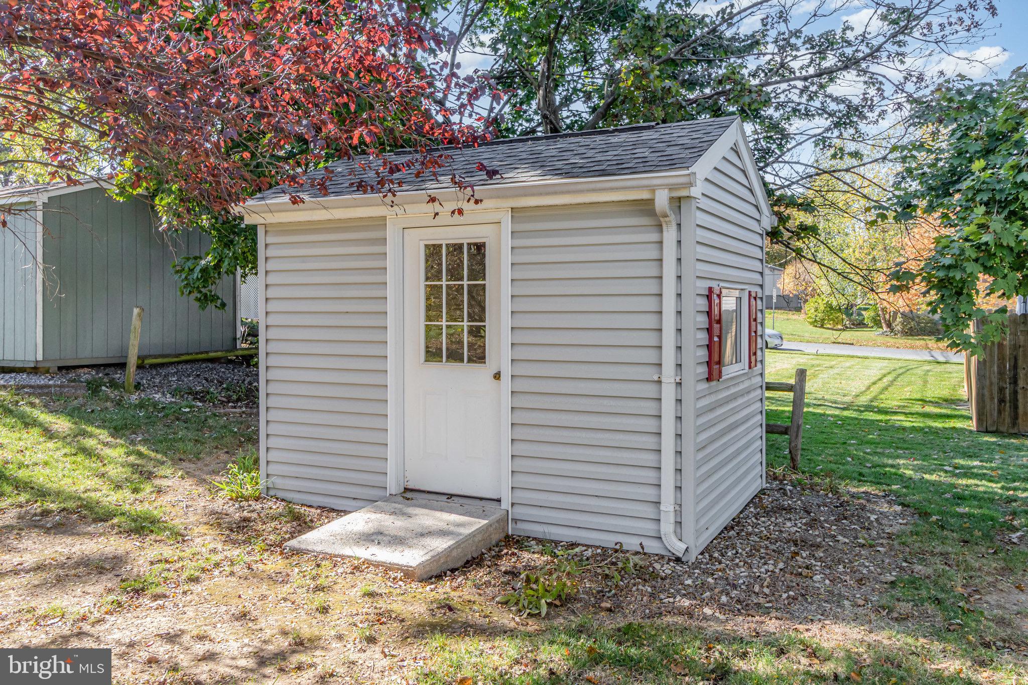 DEVON MANOR - Residential