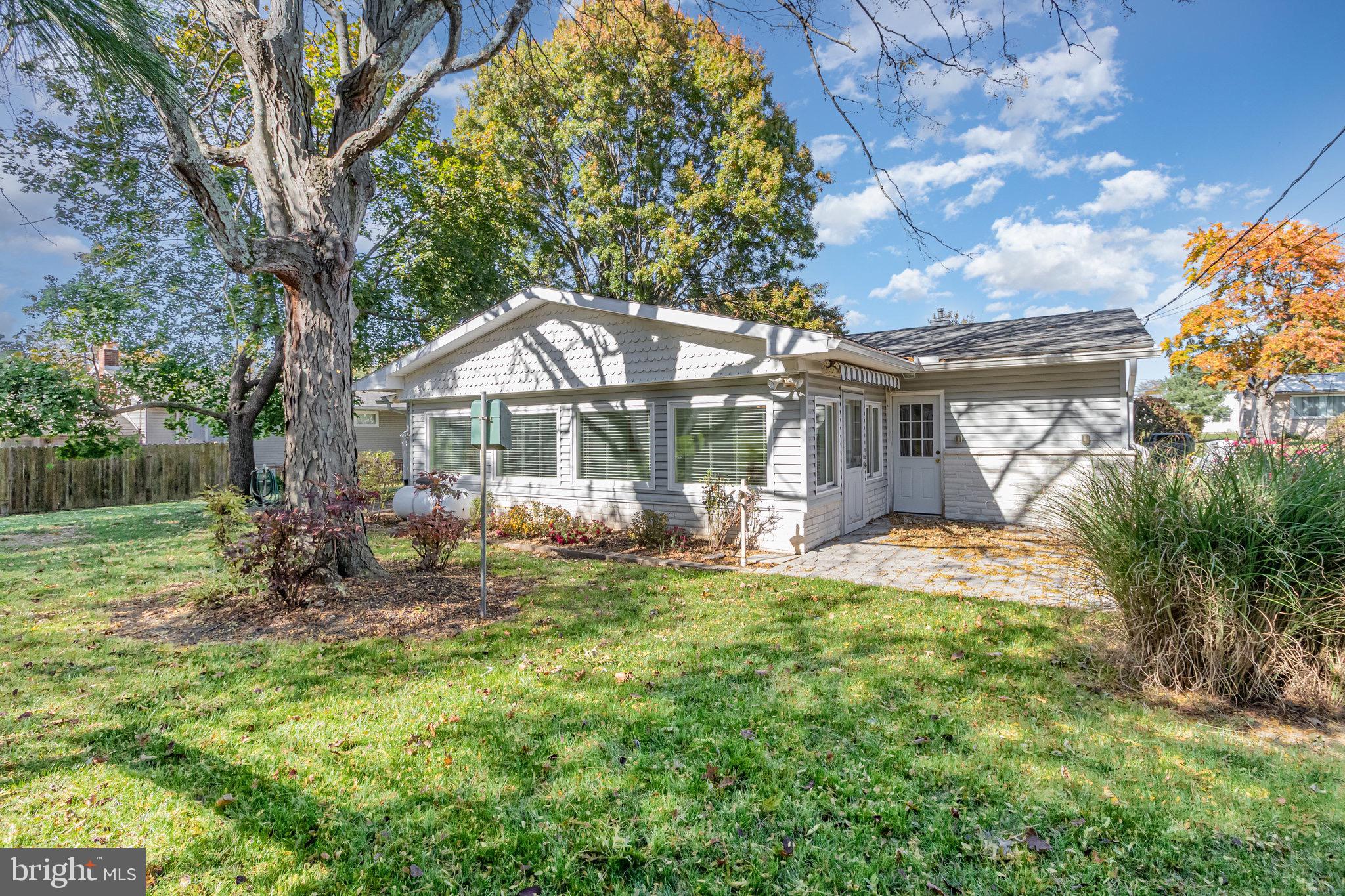 DEVON MANOR - Residential