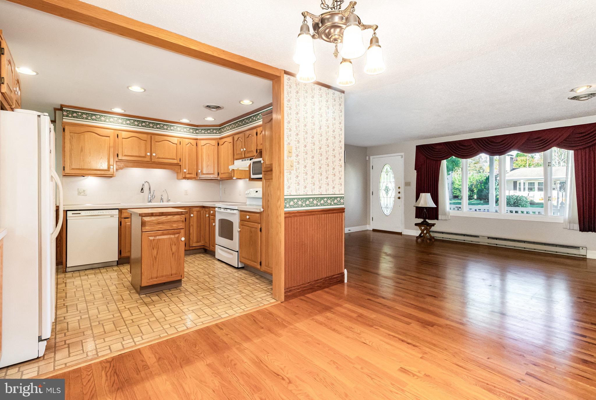 DEVON MANOR - Residential