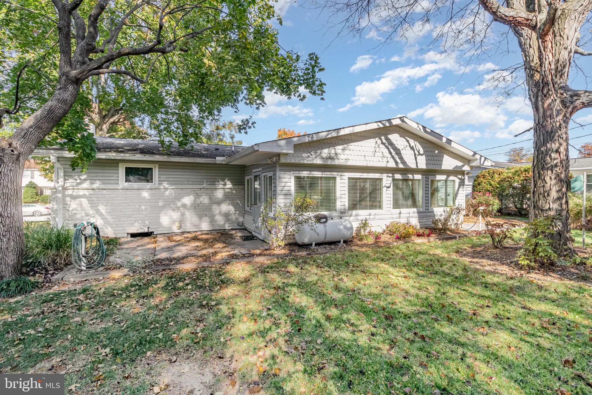 DEVON MANOR - Residential