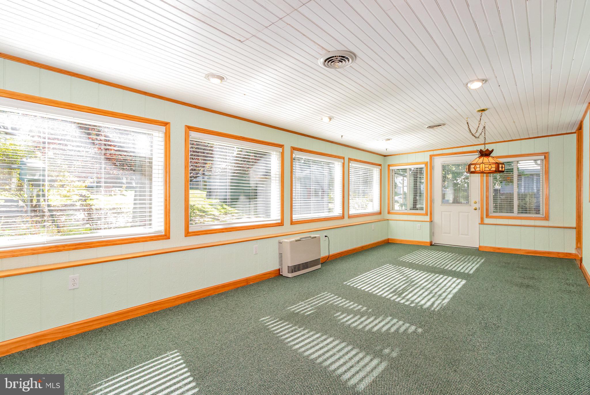 DEVON MANOR - Residential