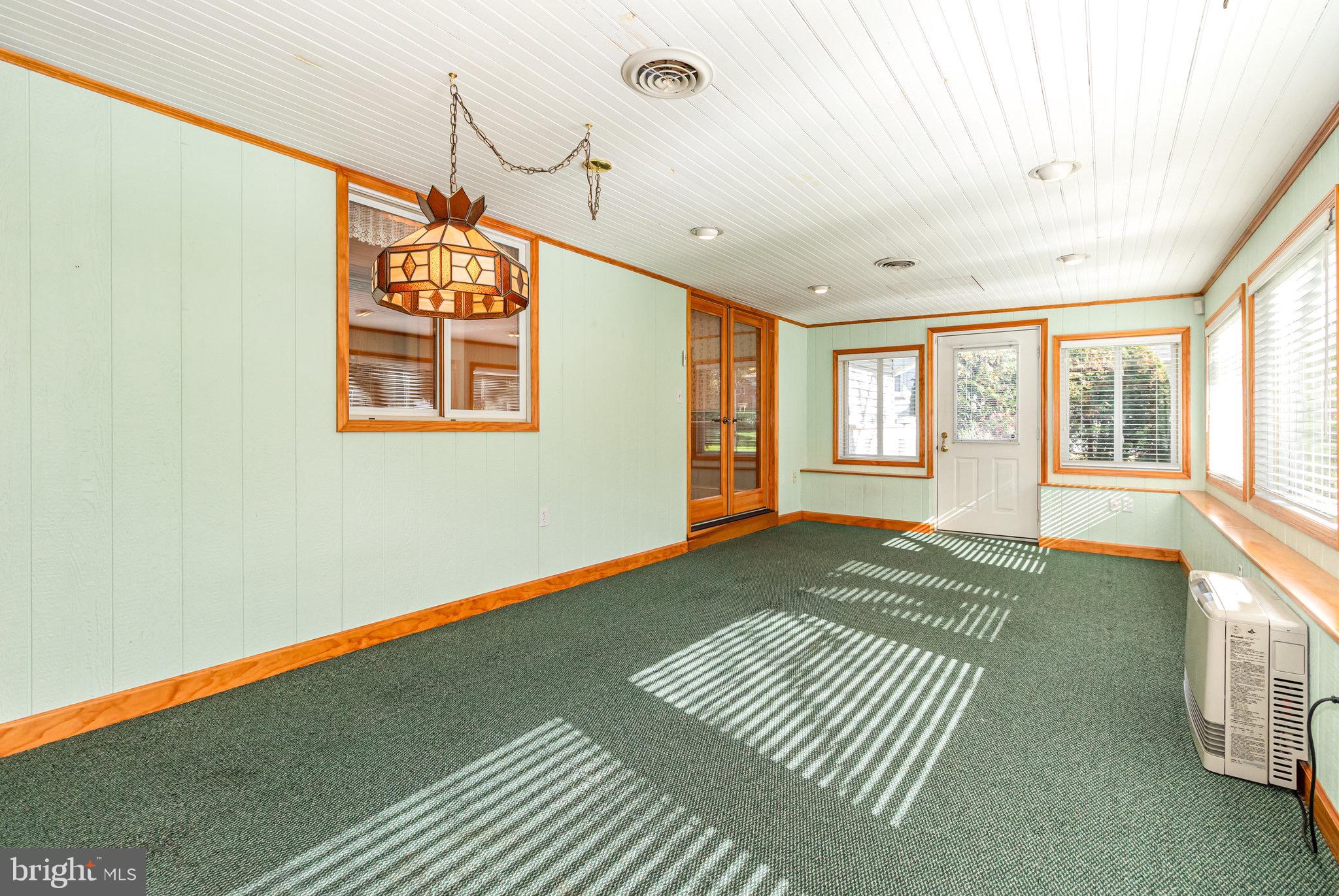 DEVON MANOR - Residential