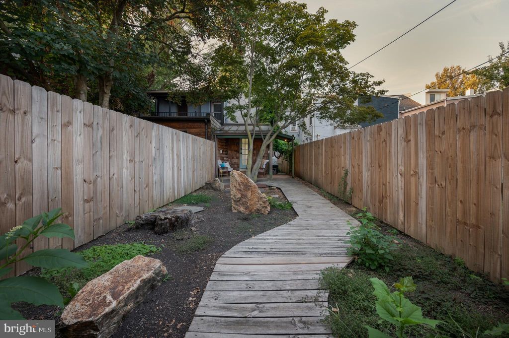 Photo of 328 E Frederick Street, Lancaster, PA 17602 (MLS # PALA2056182)