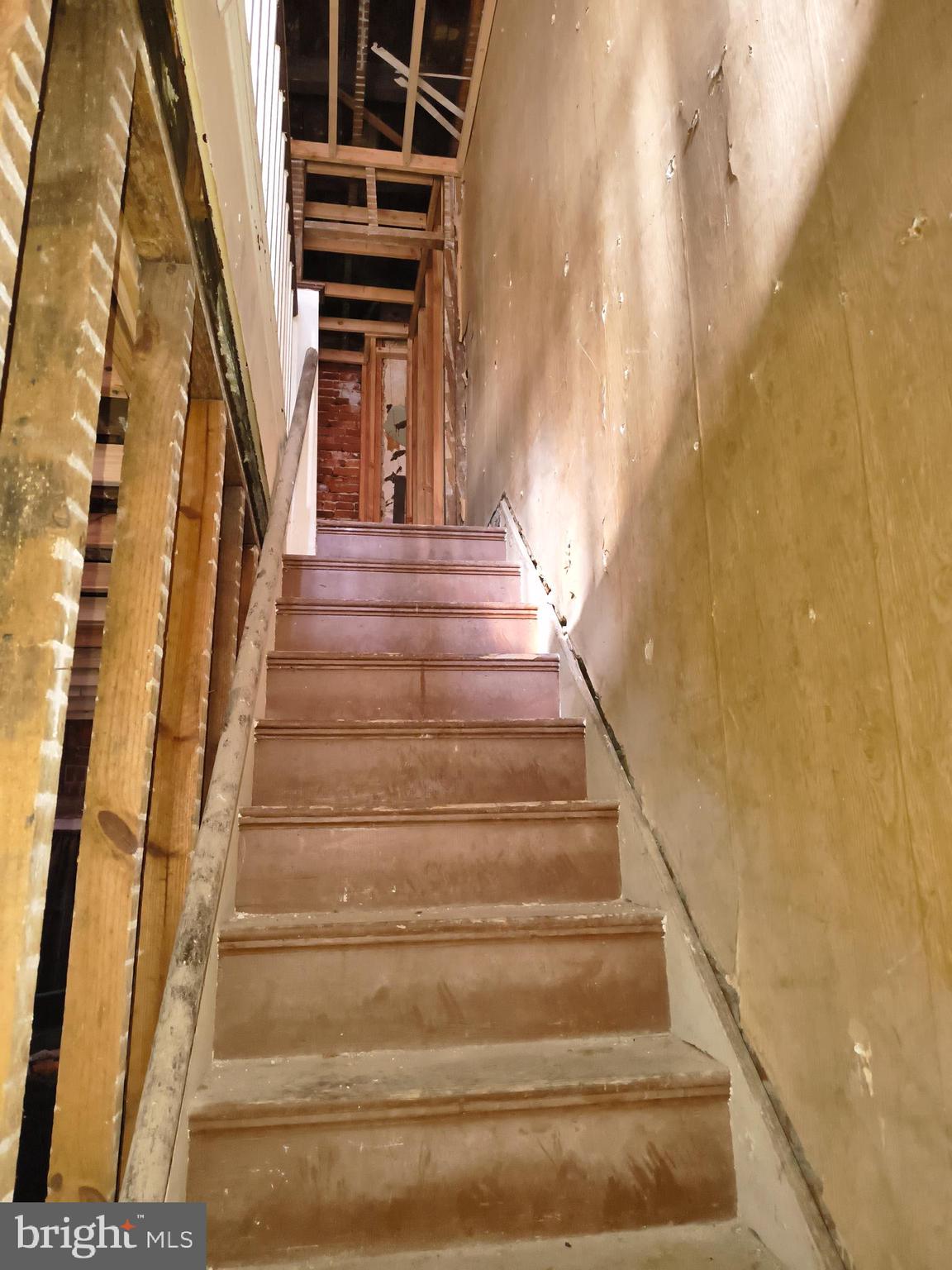 1641 W TORONTO STREET