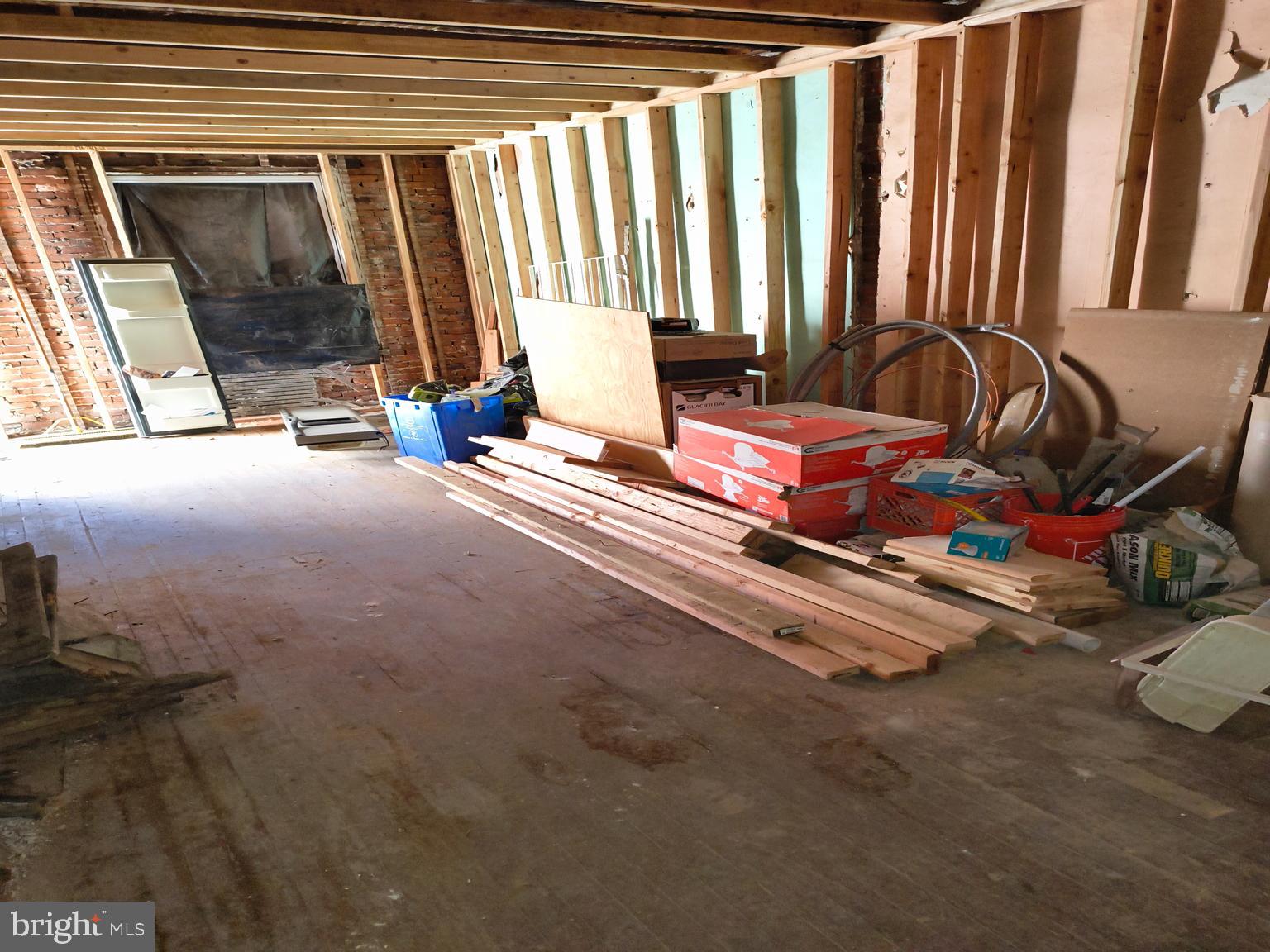 1641 W TORONTO STREET