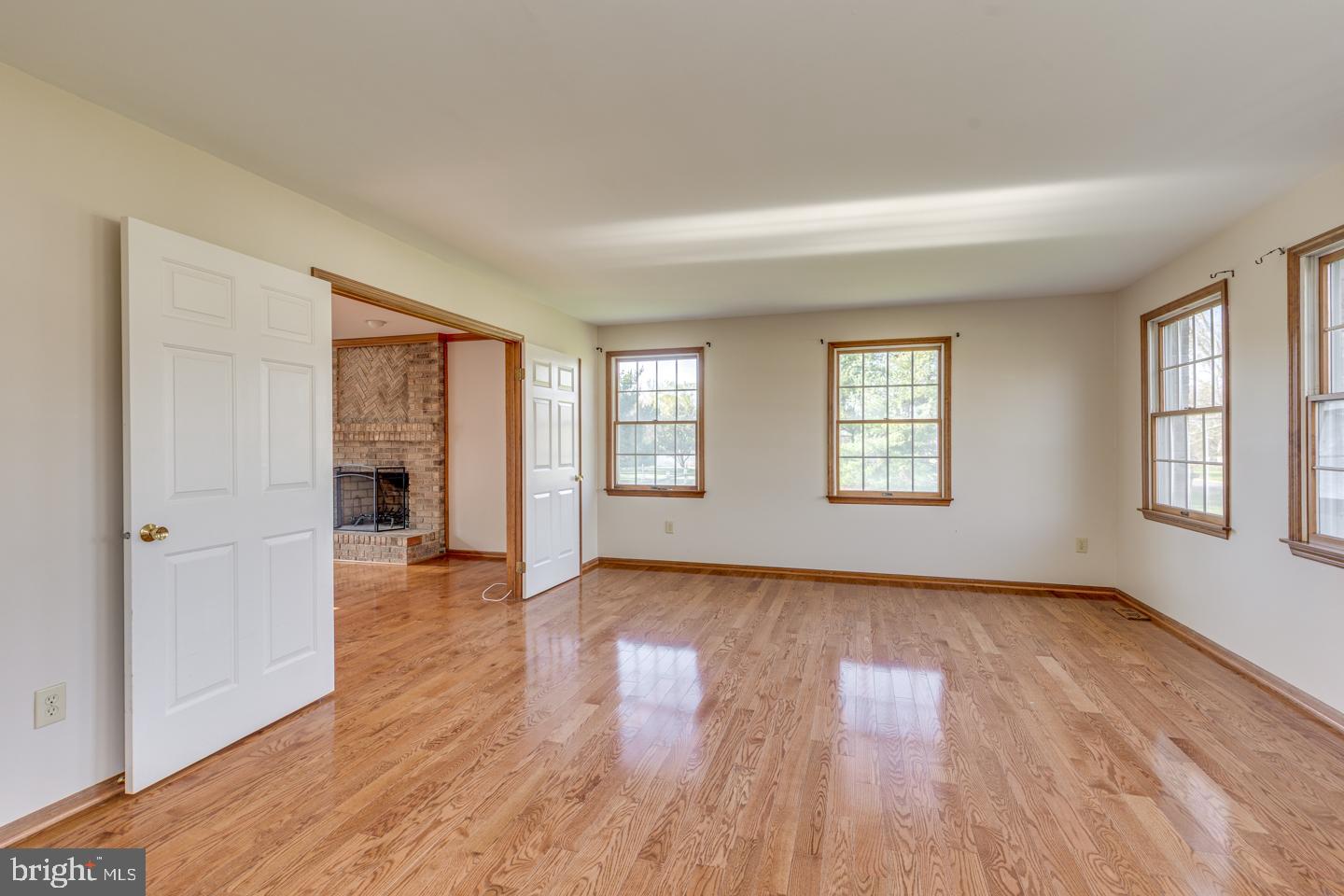 4 MEADOWVIEW DRIVE