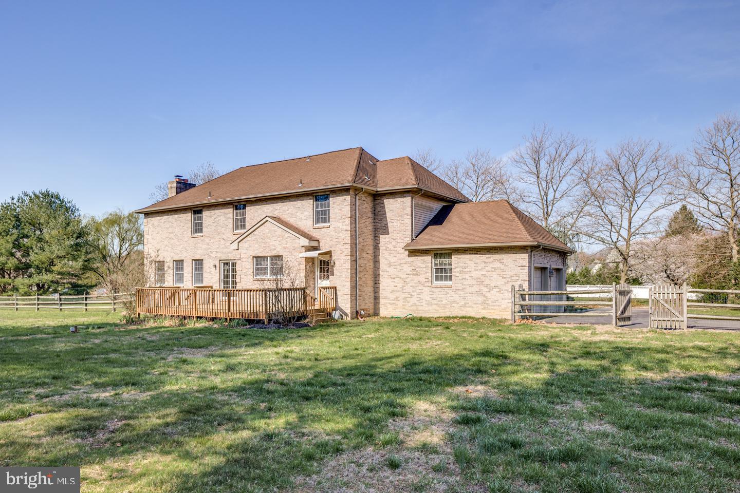 4 MEADOWVIEW DRIVE