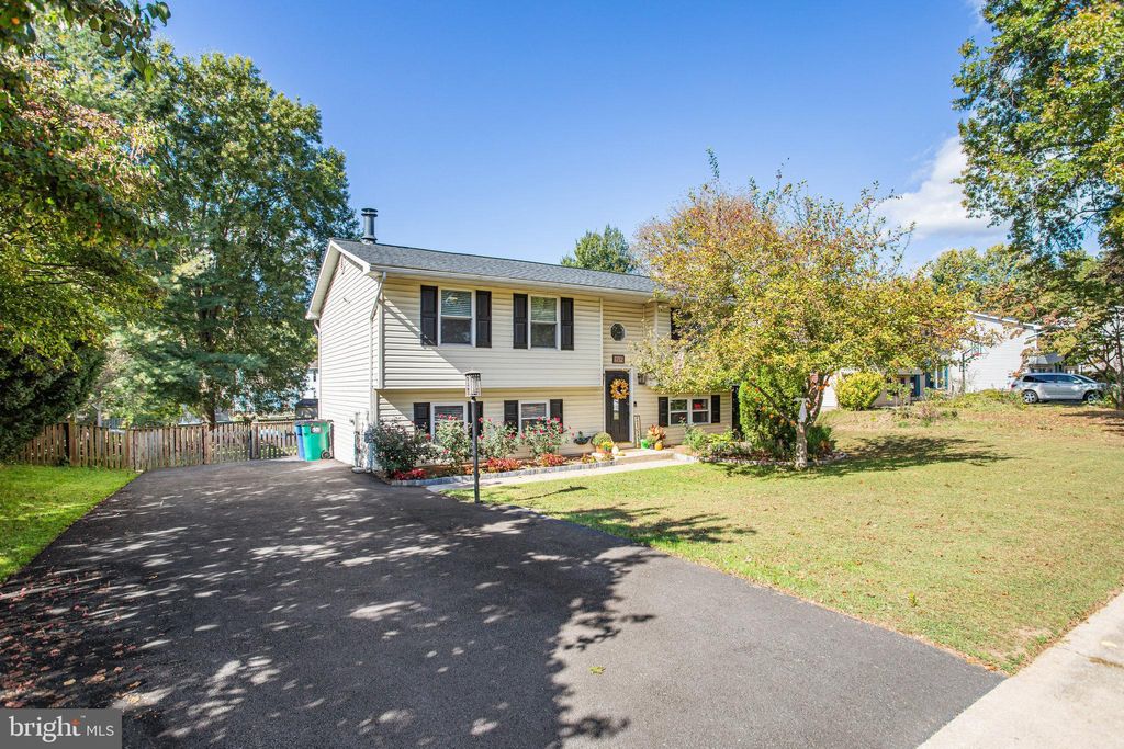 Photo of 1712 Gemini Drive, SYKESVILLE, MD 21784 (MLS # MDCR2030582)
